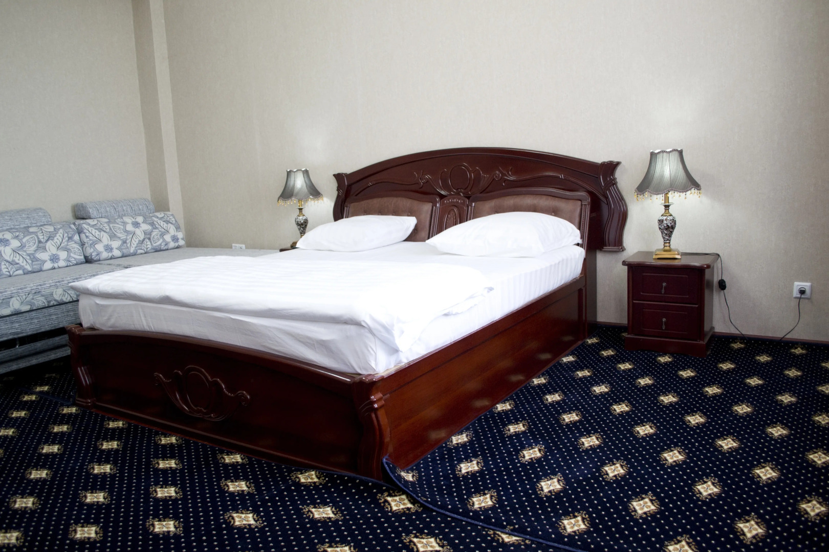 Отель Bokhtariyon