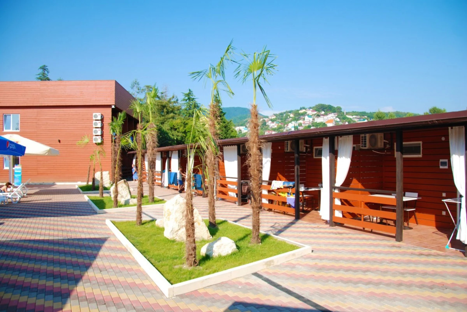 Отель Peak Season