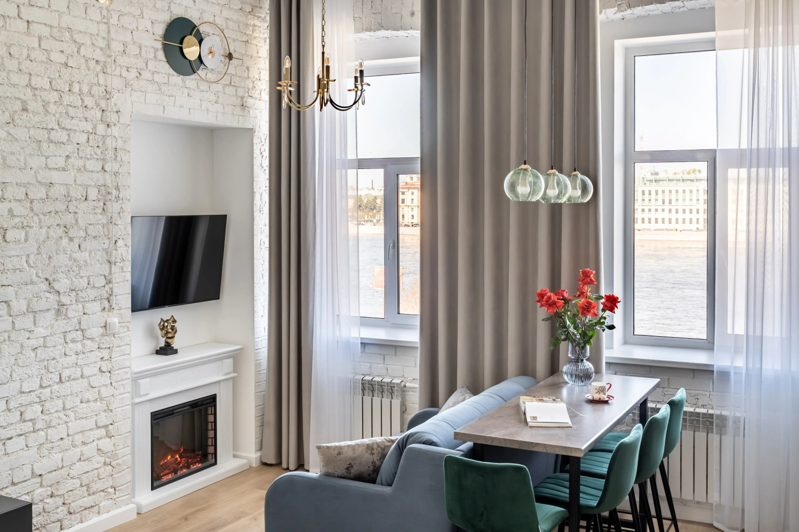 Апартаменты Лофт с видом на Неву