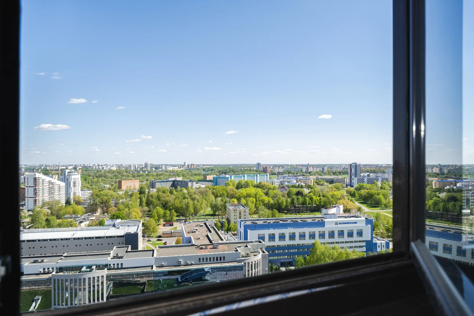 Апартаменты с захватывающим видом на проспект Дзержинского