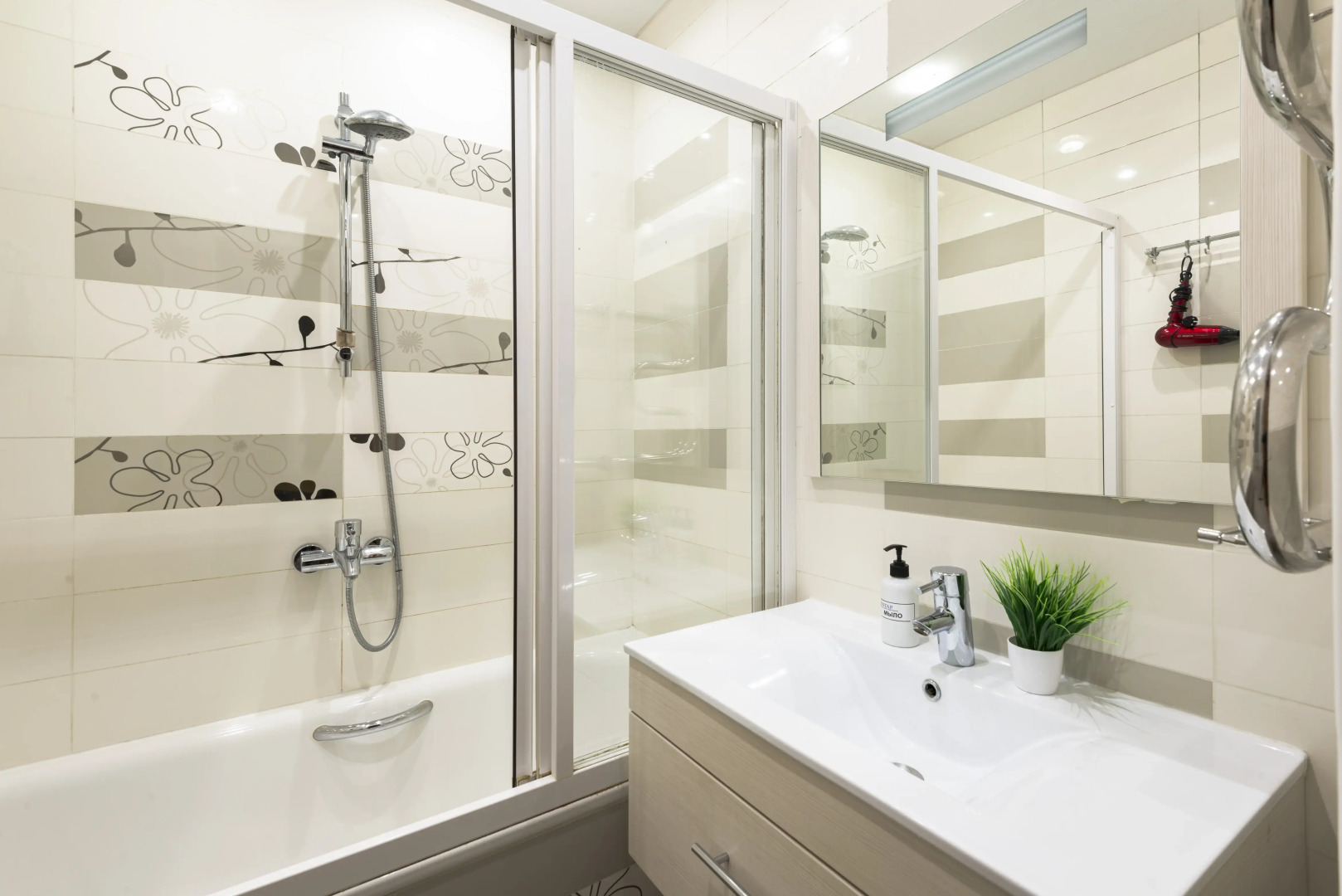 Квартира 3-к просторная недалеко от МНТК на пр.9-ой Пятилетки от RentAp, 6 сп.мест