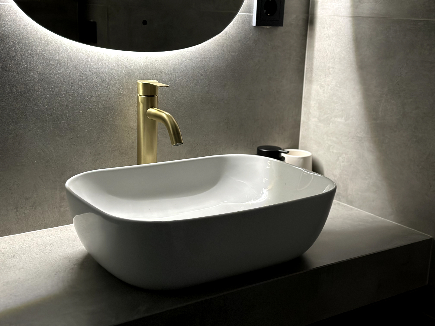 Апартаменты "Эленика" Двухкомнатая квартира в Махачкале с видом на озеро и мечеть