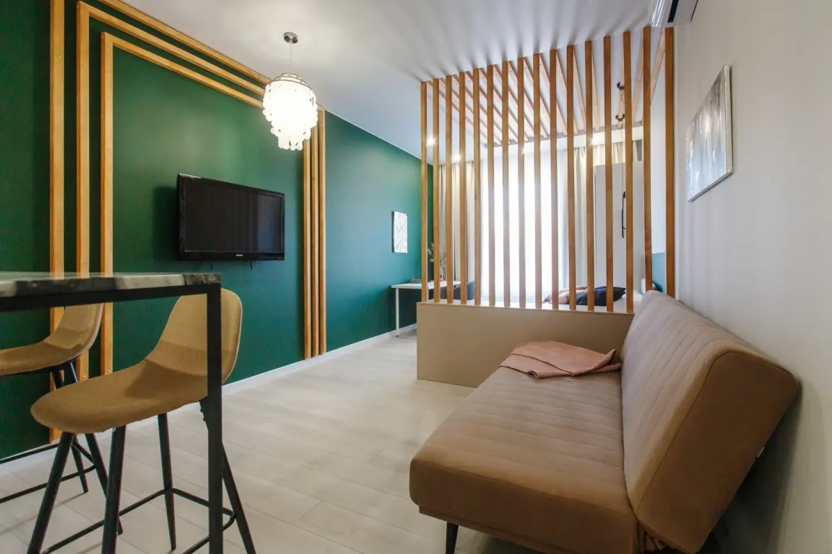 Апартаменты Улучшенные с Кроватью и Диваном в Историческом Центре 37м