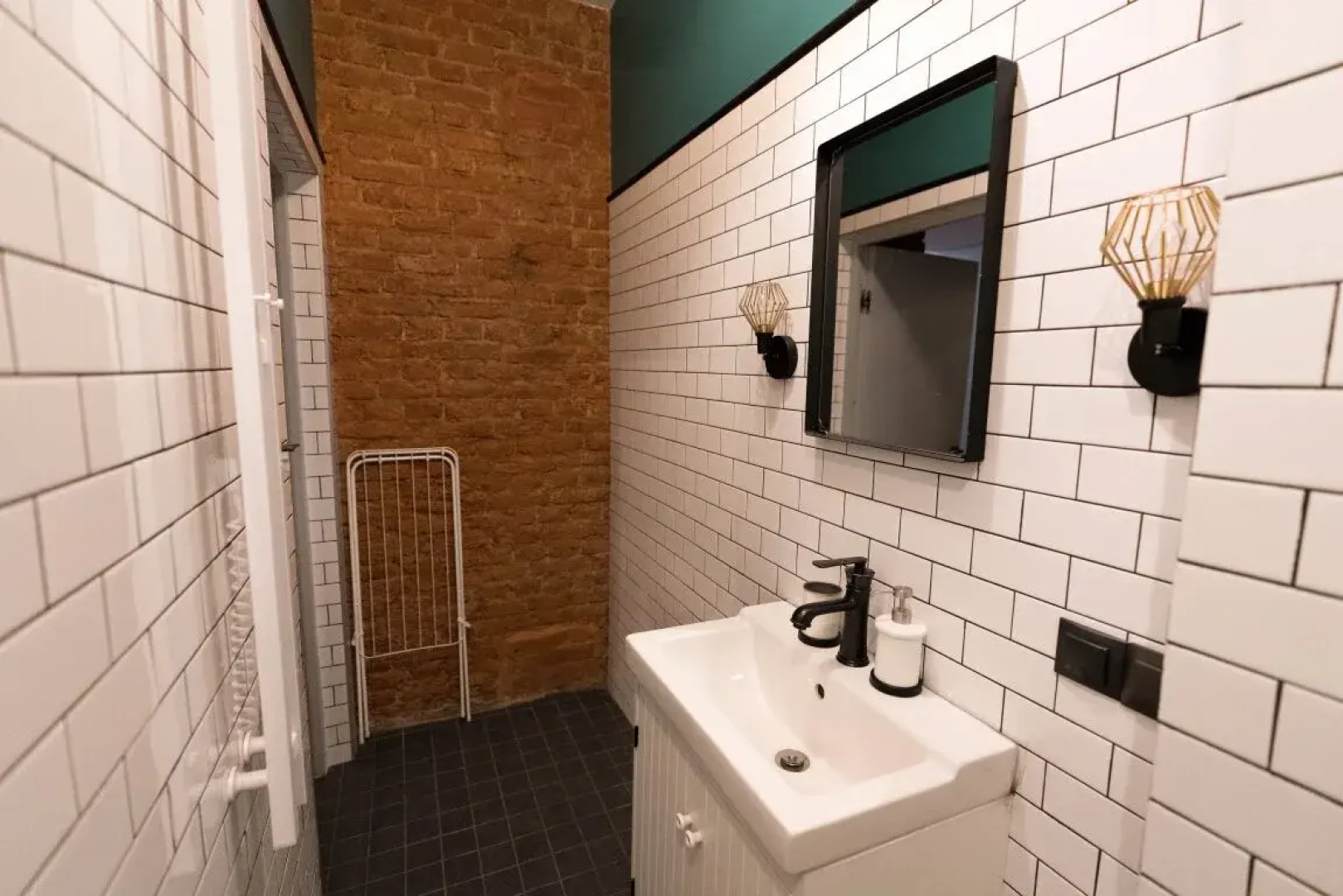 Апартаменты Endeavour Loft Apartments