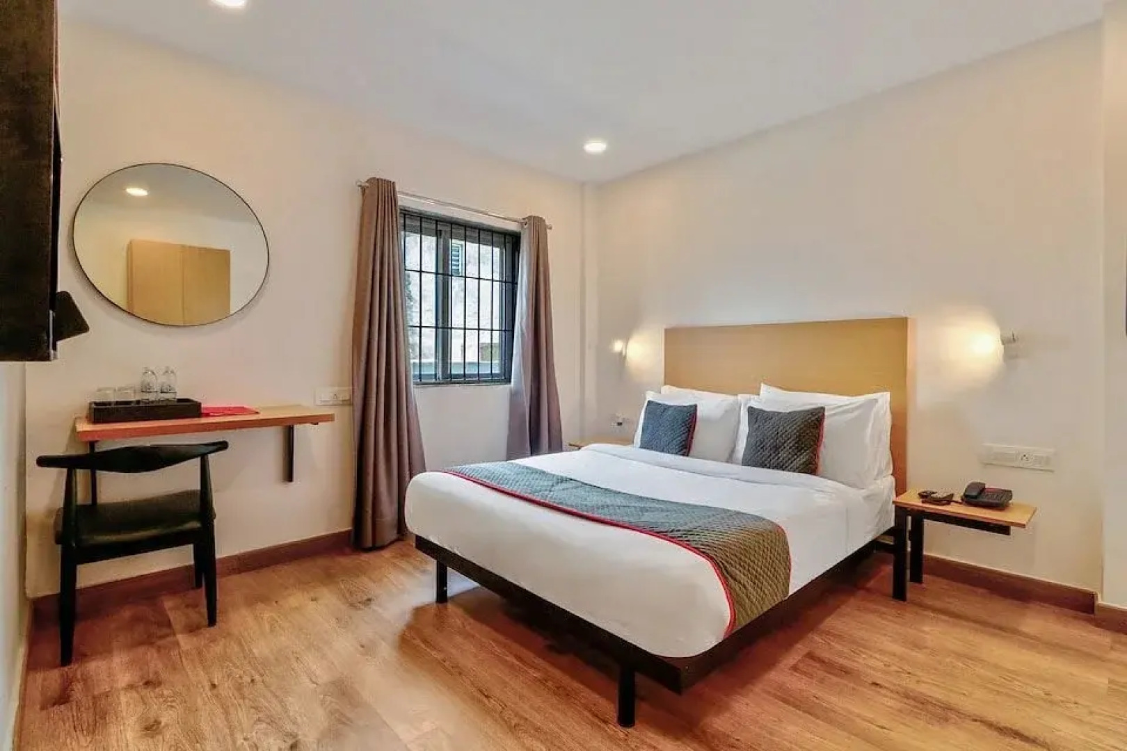 Отель Consulate By Book Meri