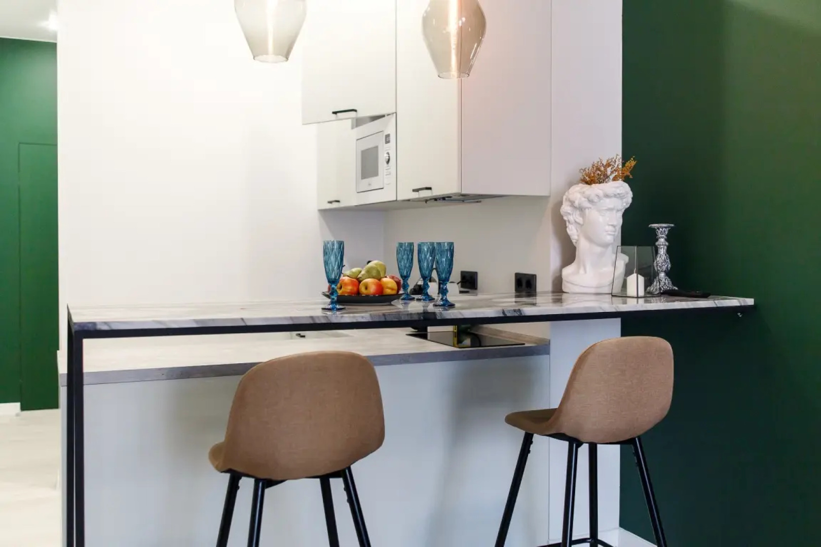 Апартаменты Улучшенные с Кроватью и Диваном в Историческом Центре 37м