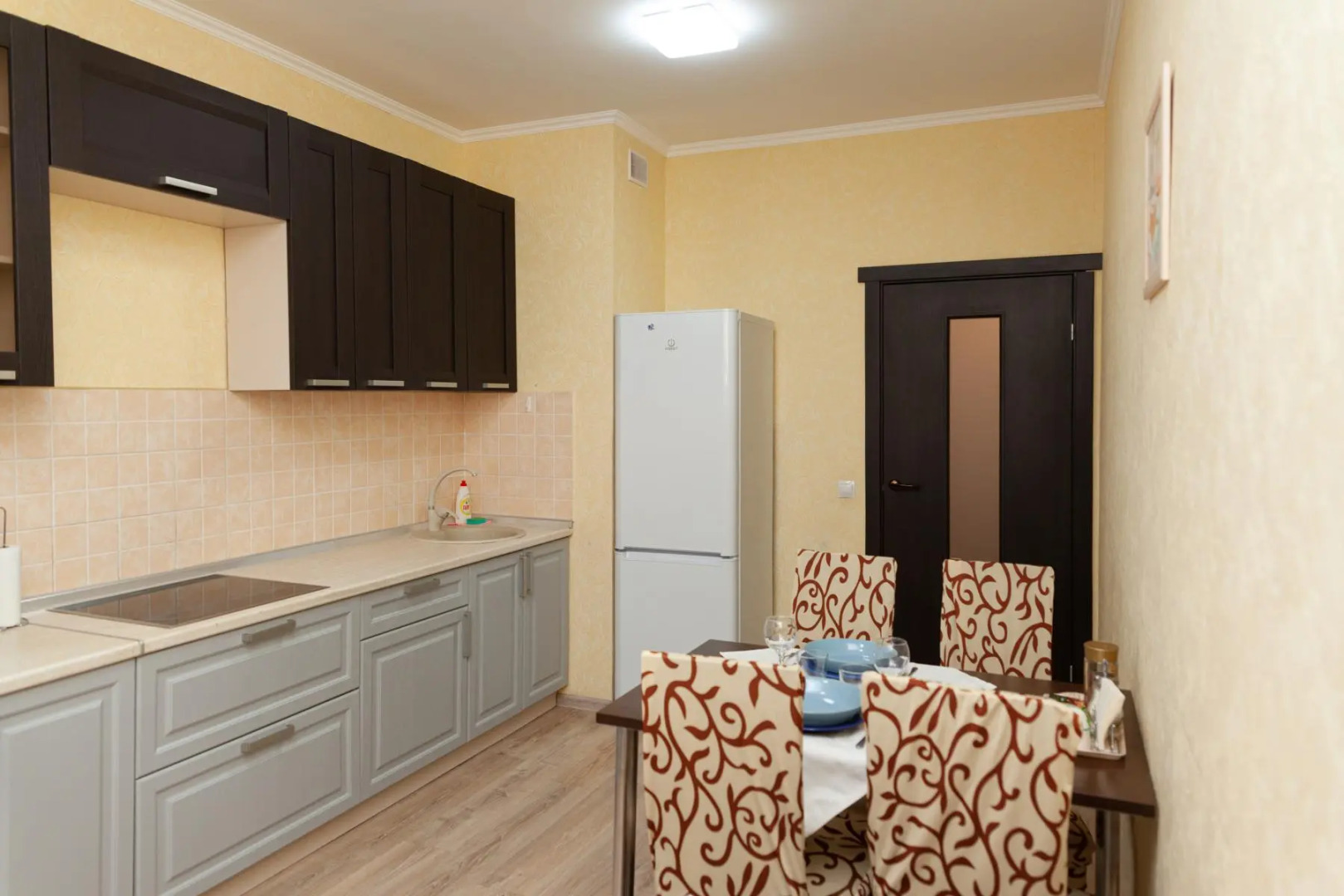 Апартаменты однокомнатные (117) Серебровская 91