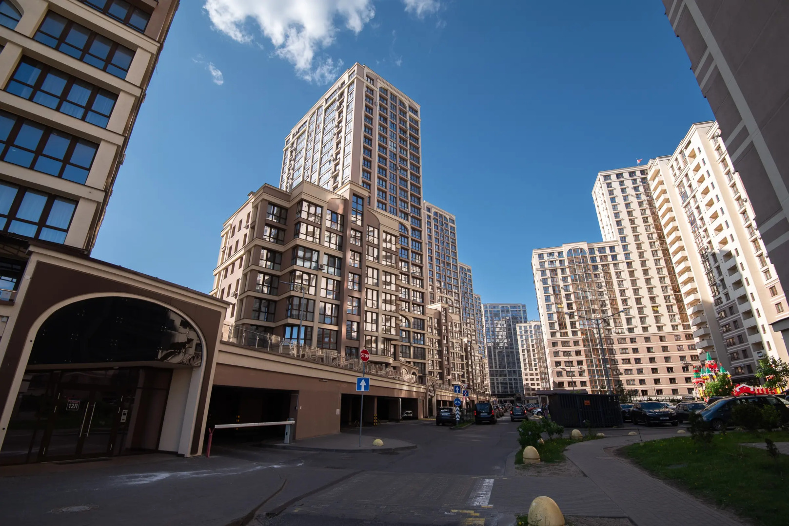 Квартира на сутки Парк Челюскинцев Самозаселение Wi-Fi Кондиционер Кухня объединена с жилой зоной Отдельная спальня