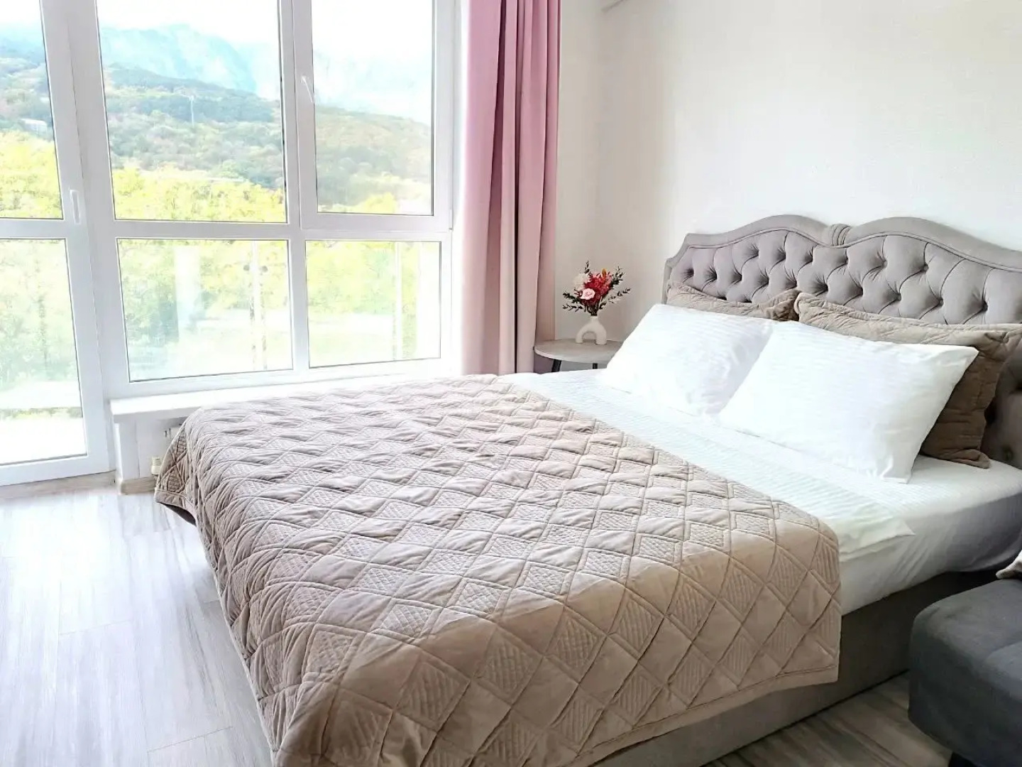 Квартира-студия с панорамным видом на горы