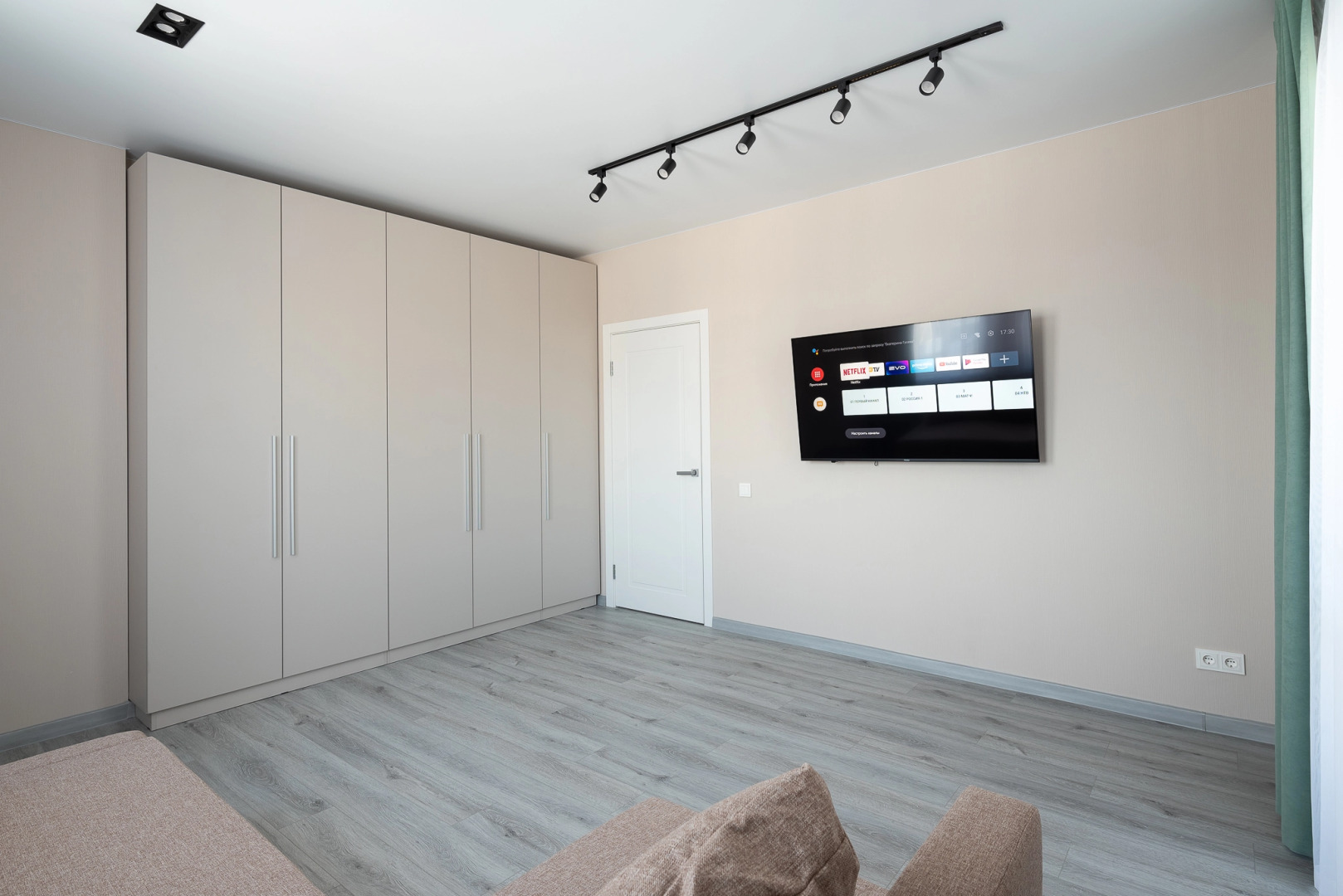 Апартаменты KazanHome Новая квартира с гостиной, спальней и отдельной кухней