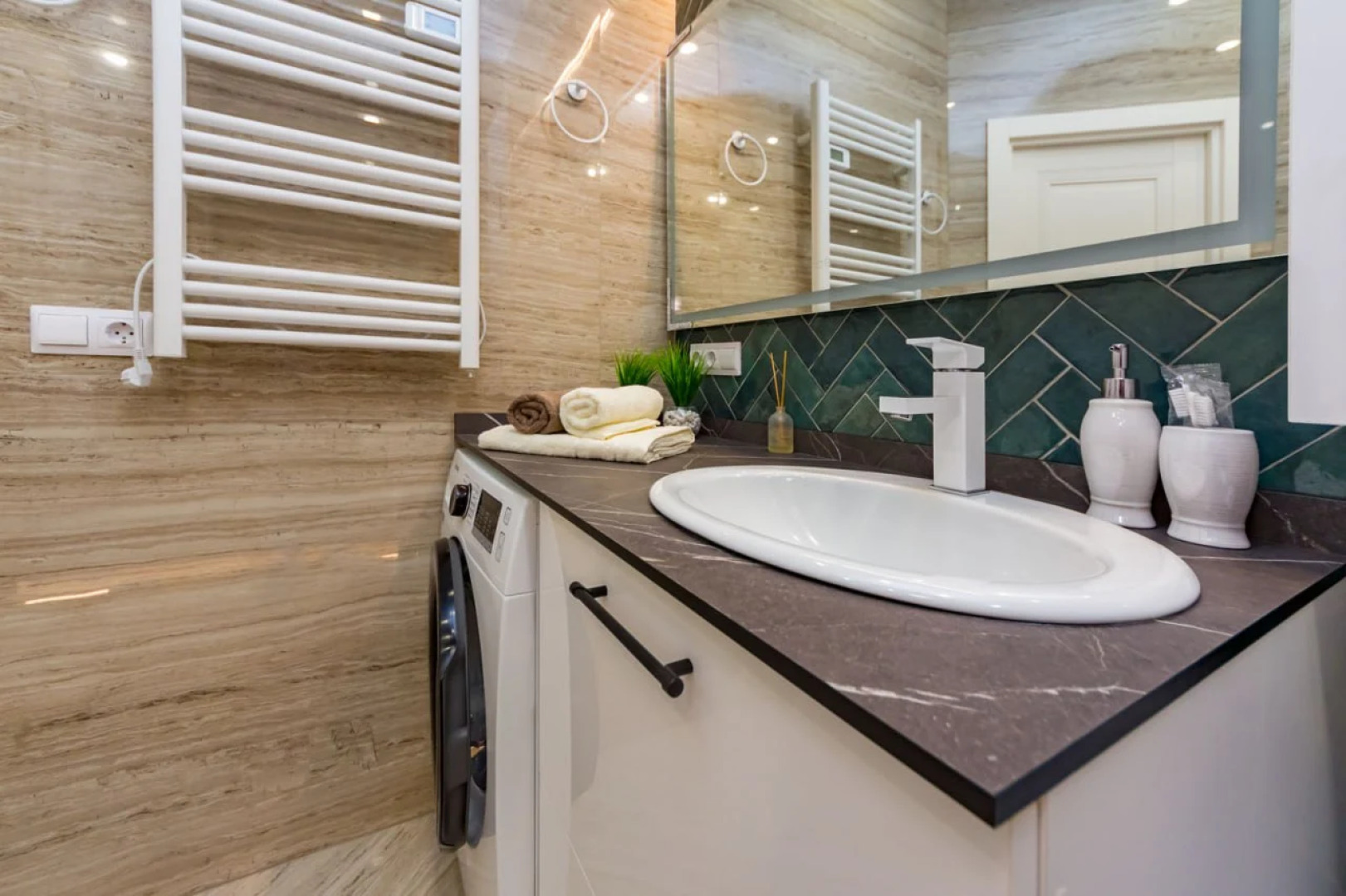 Апартаменты Emerald on Leonova