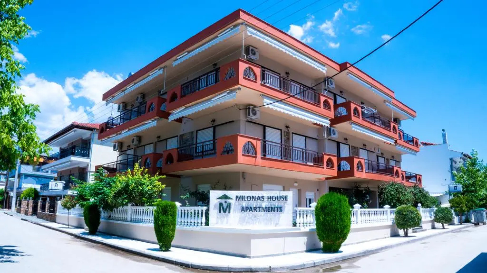 Апарт-Отель Milonas House Apartments