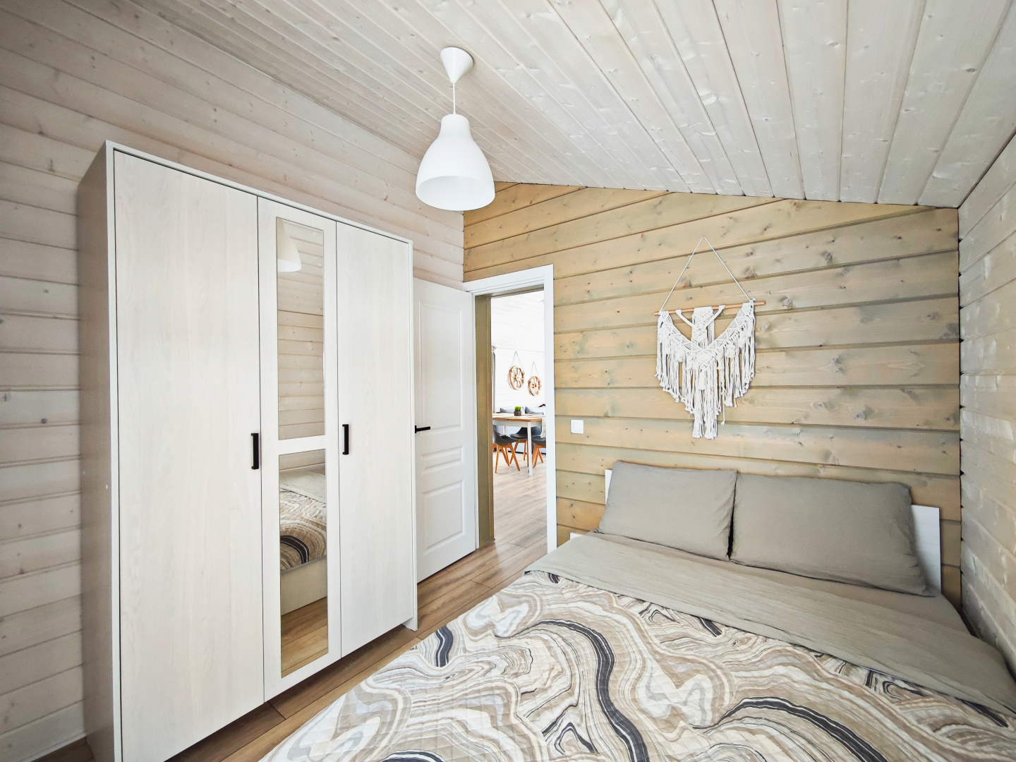 Частный дом с баней и камином