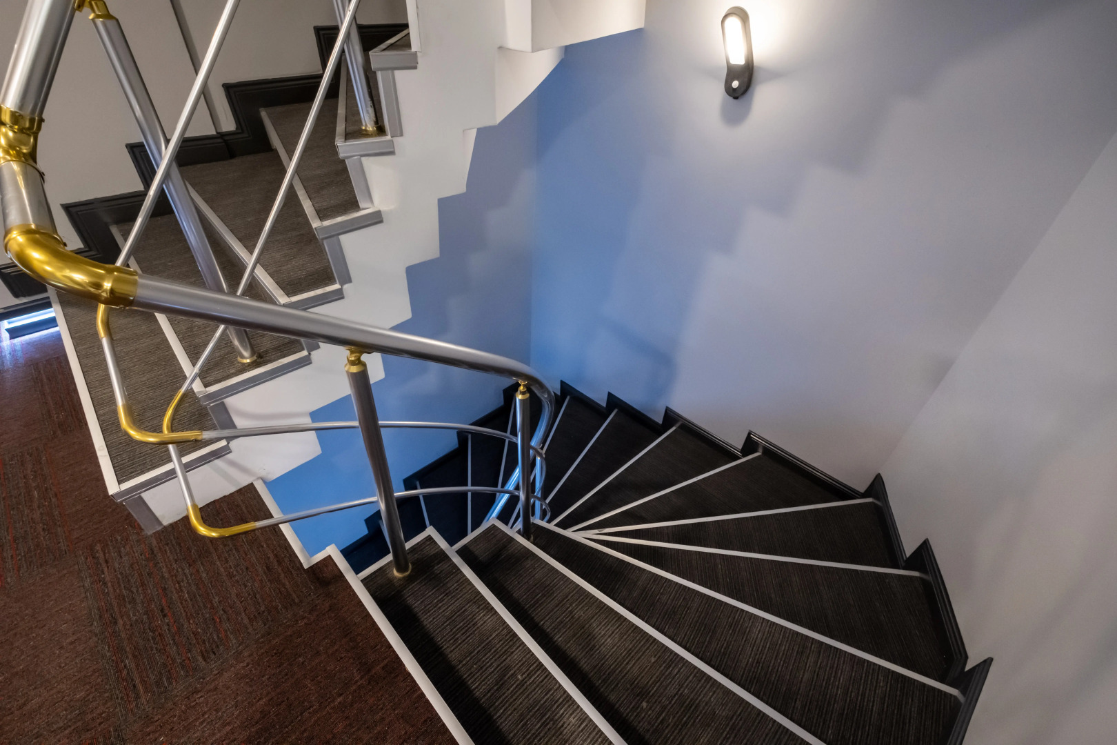 Отель The Queen Hotel