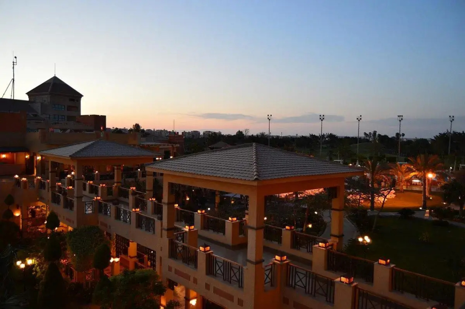 Курортный Отель Swiss Inn Pyramids Golf Resort