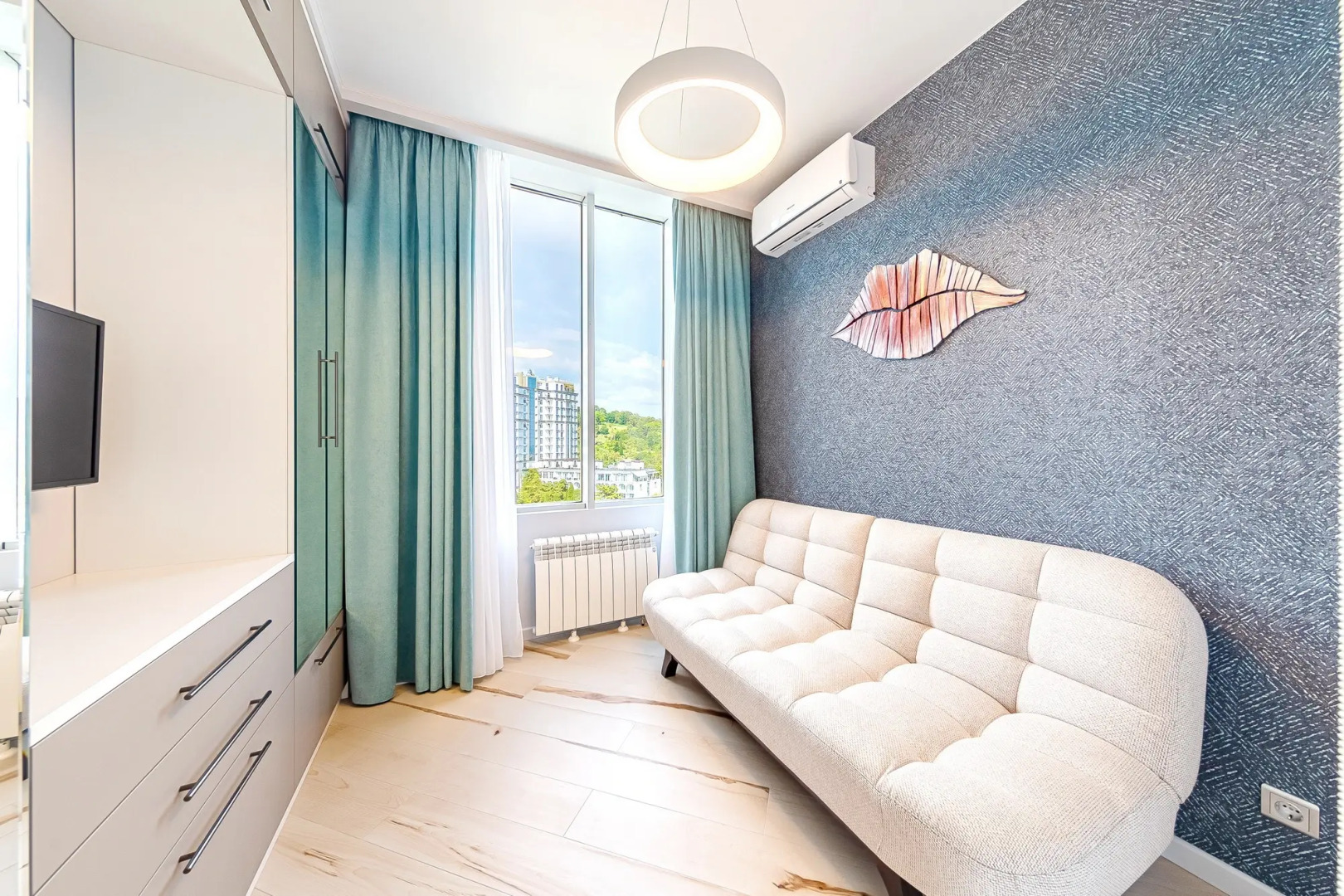 Апартаменты в центре с видом на море 76