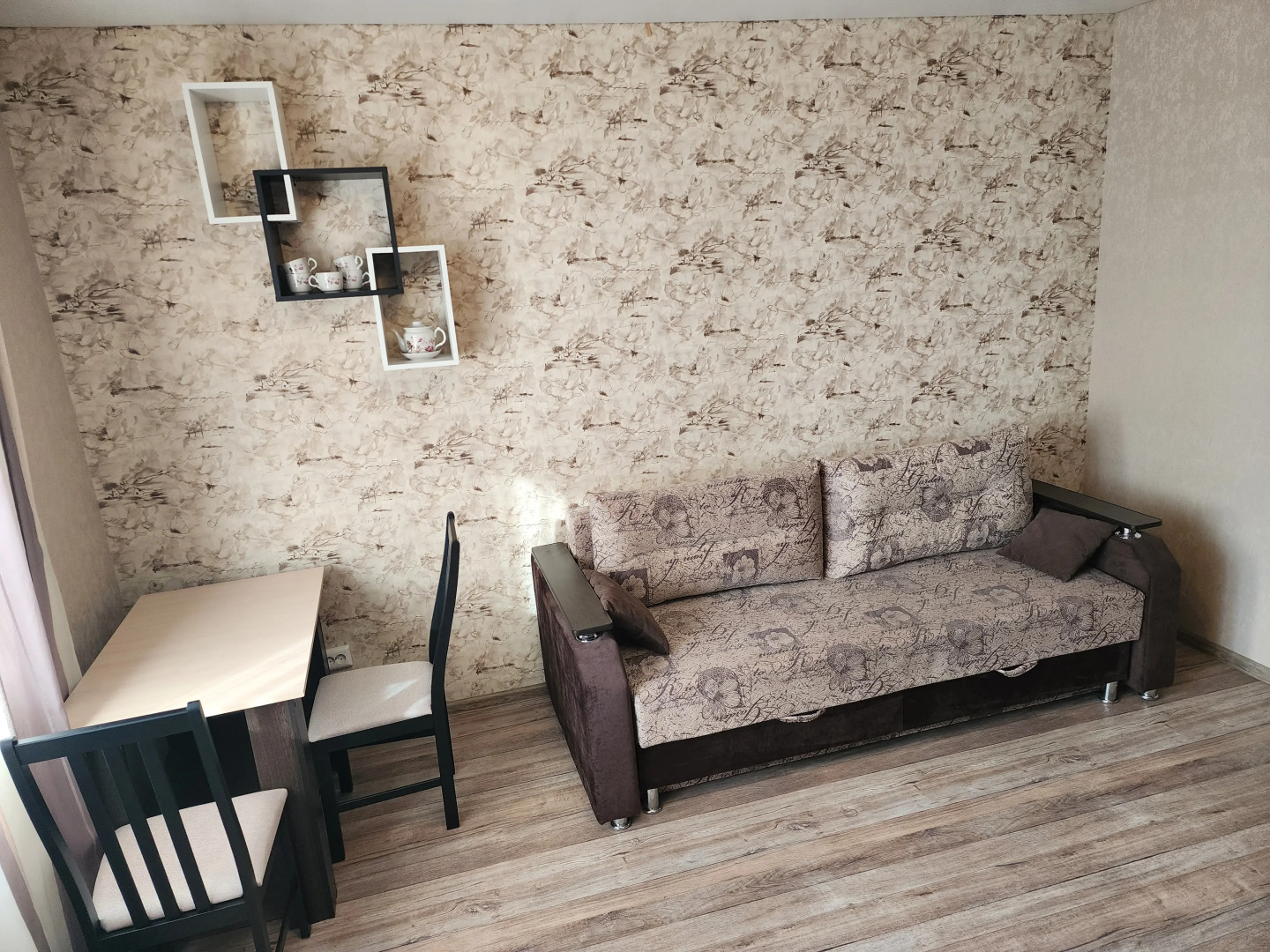 Квартира Студия с Балконом и Видом на Озеро Чебаркуль Рядом с Вокзалом