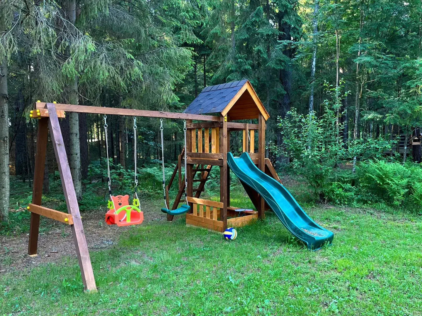 Домик на опушке на берегу Озера Волго на Селигере - коттеджи Сосновый бор