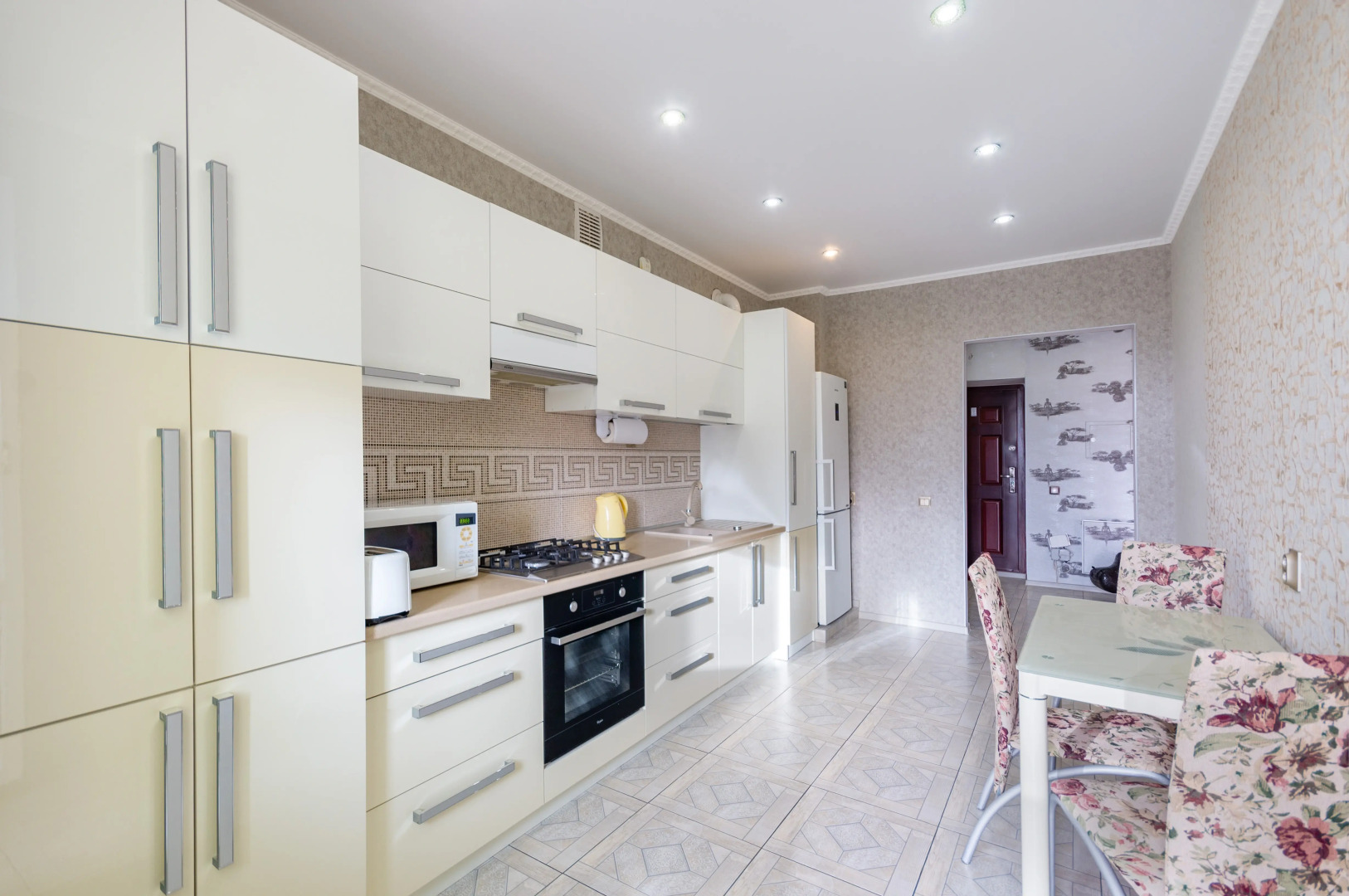 Апартаменты West39 Шахматная 4Б