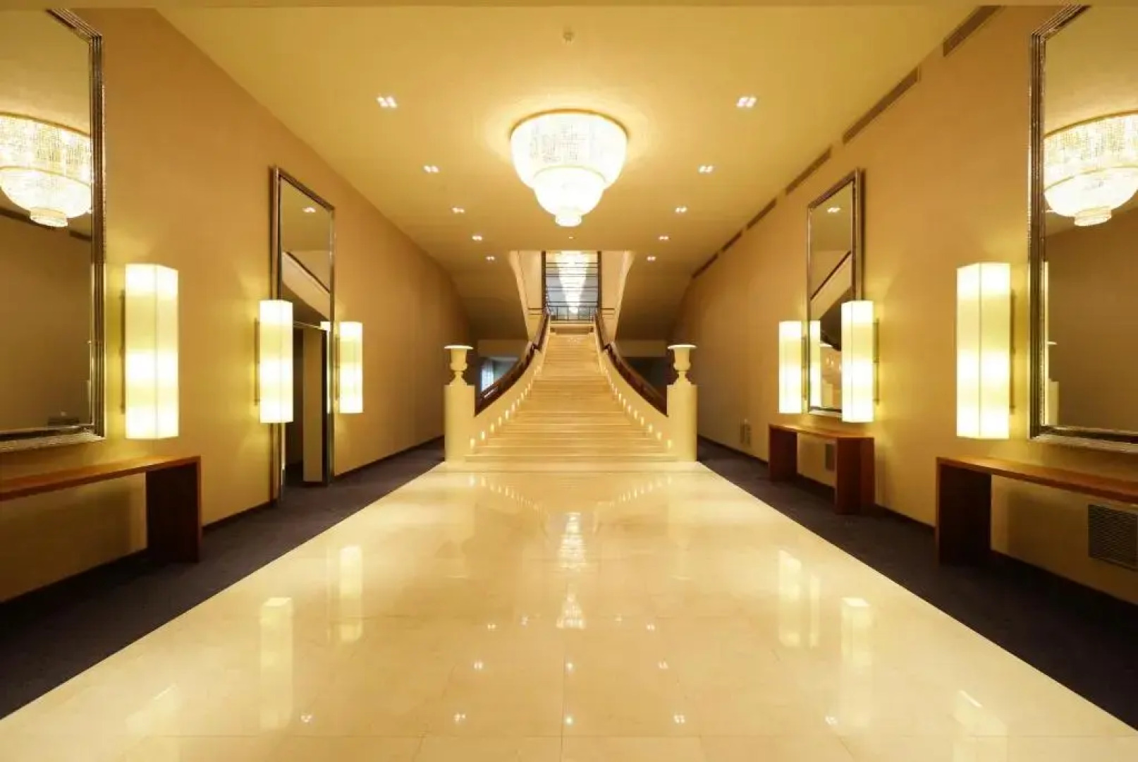 Курортный отель The Blue Water - Bawa Heritage - City Resort Hotel