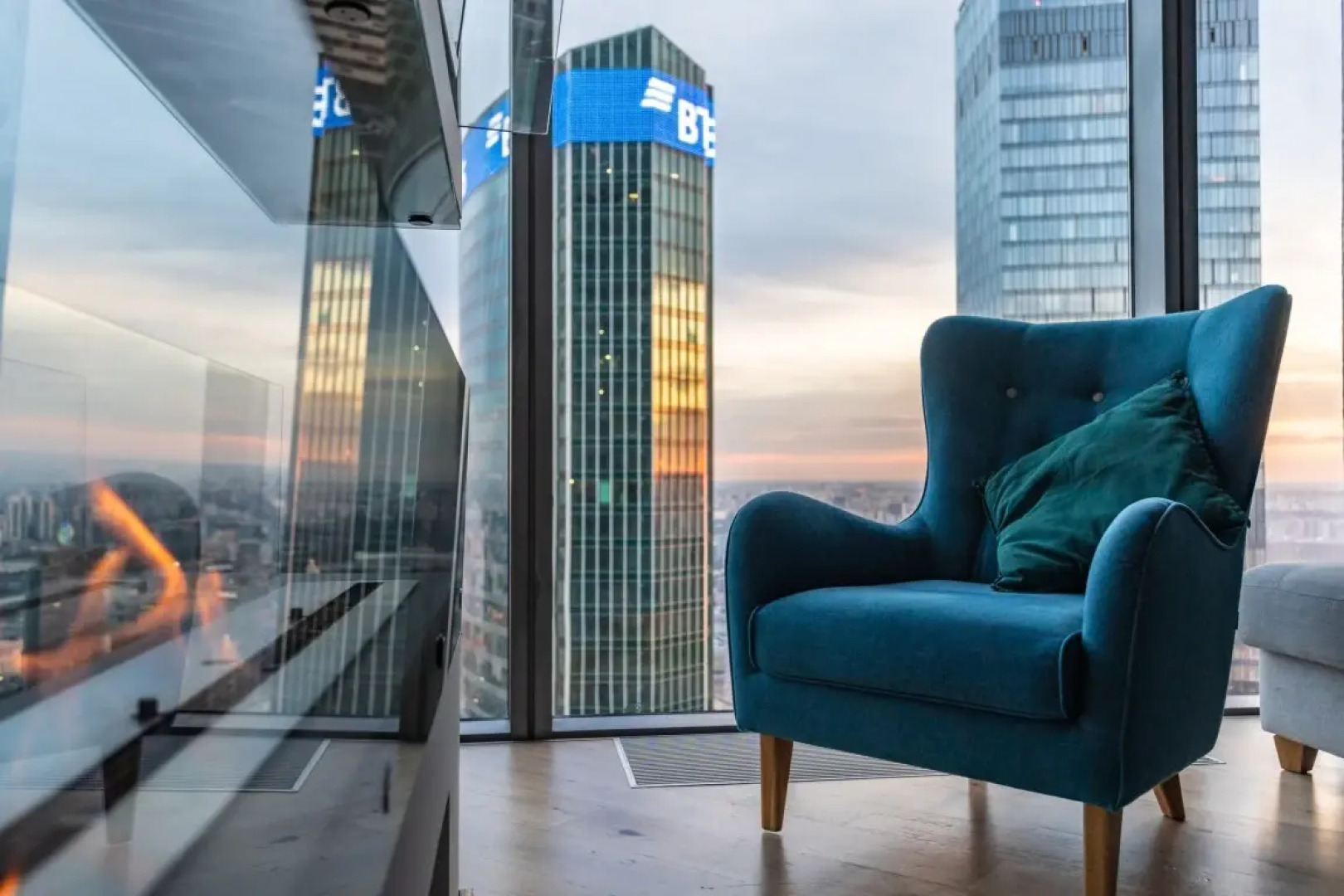 Romantic apart on 71 floor