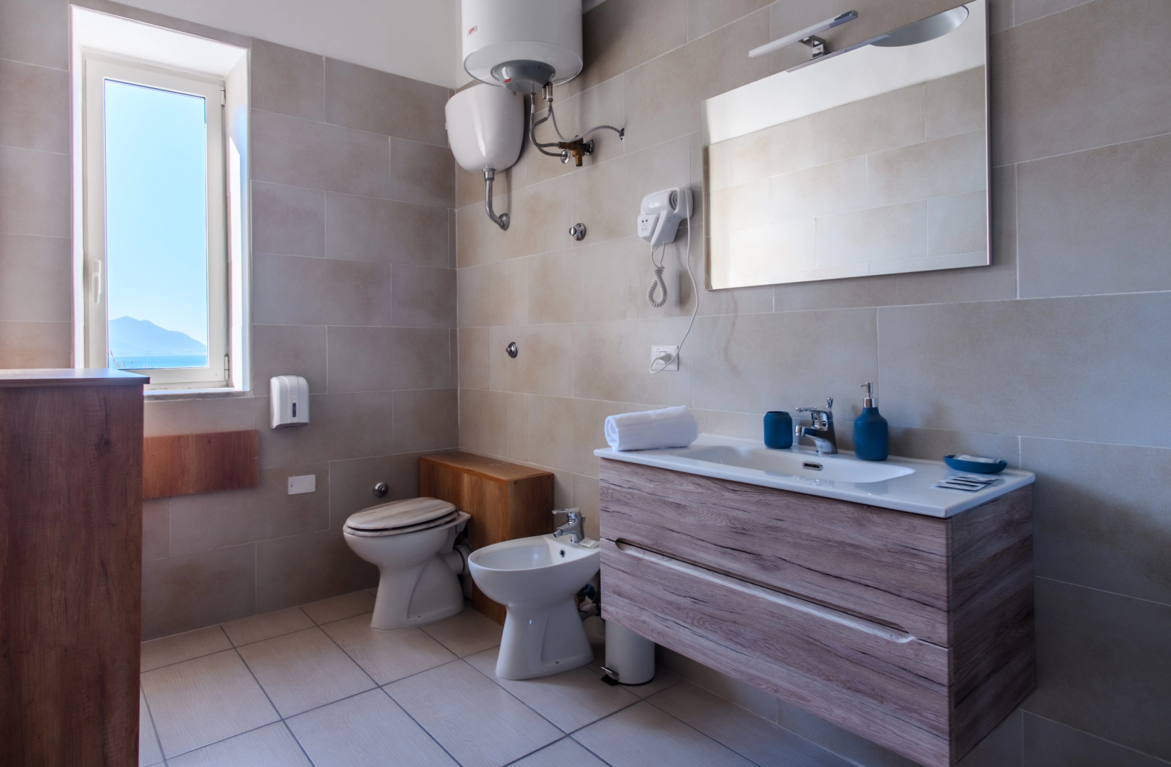 Naro Suites and Rooms