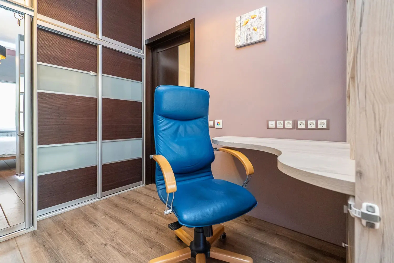 Апартаменты Трехкомнатная квартира возле парка Горького