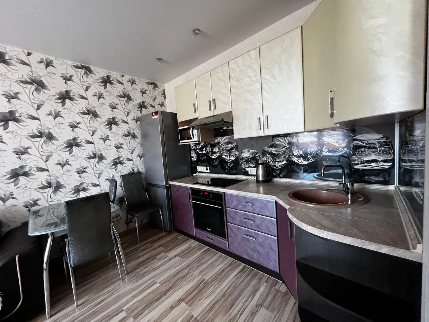 Квартира AlexHome РП Свердловский Строителей 6