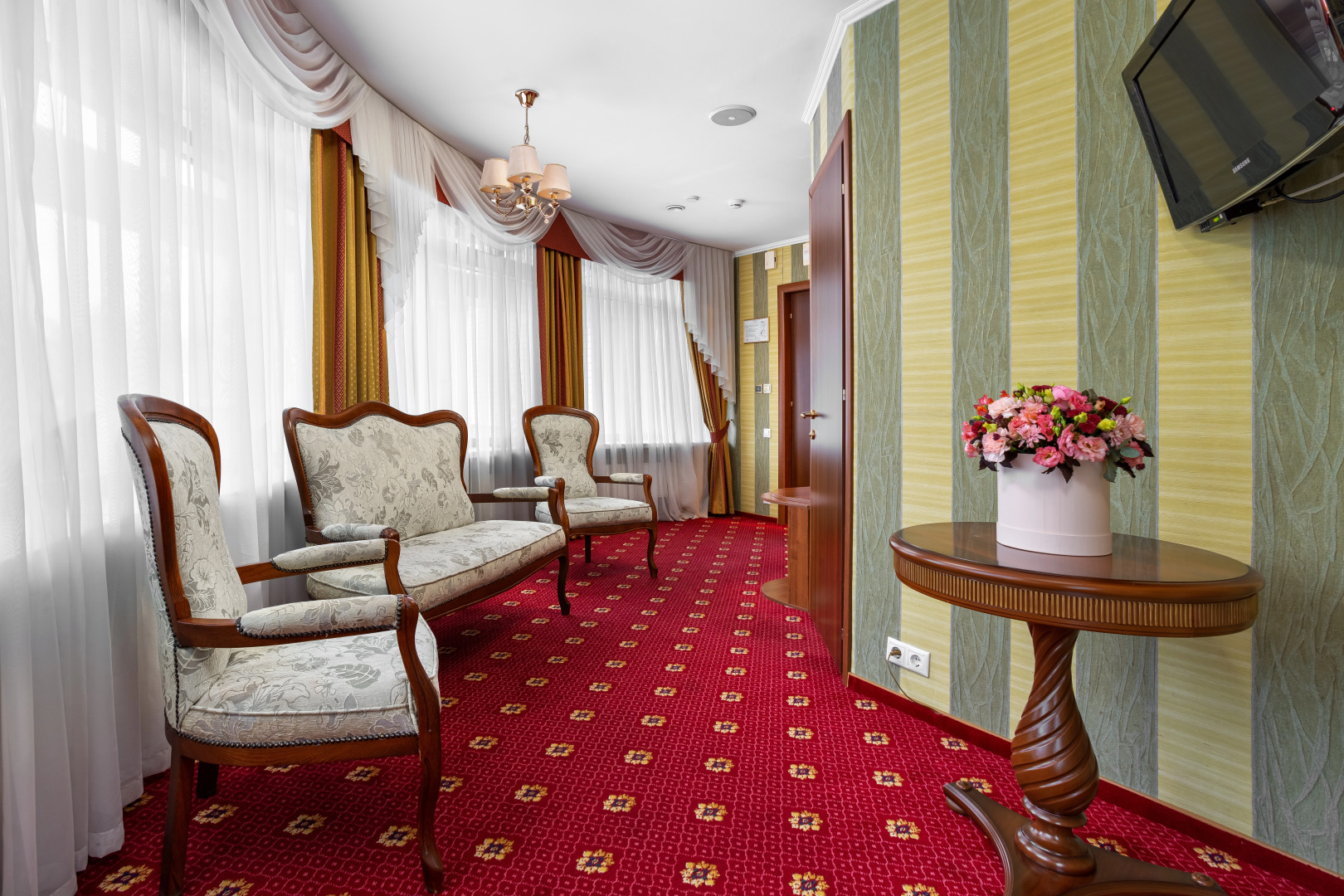 Отель Лекко