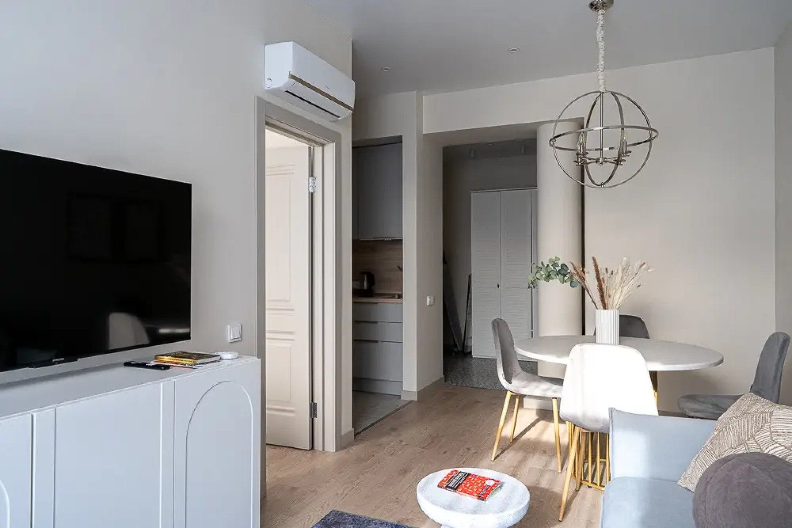 Апартаменты с отдельной спальней на Большой Покровской (до 4х гостей)