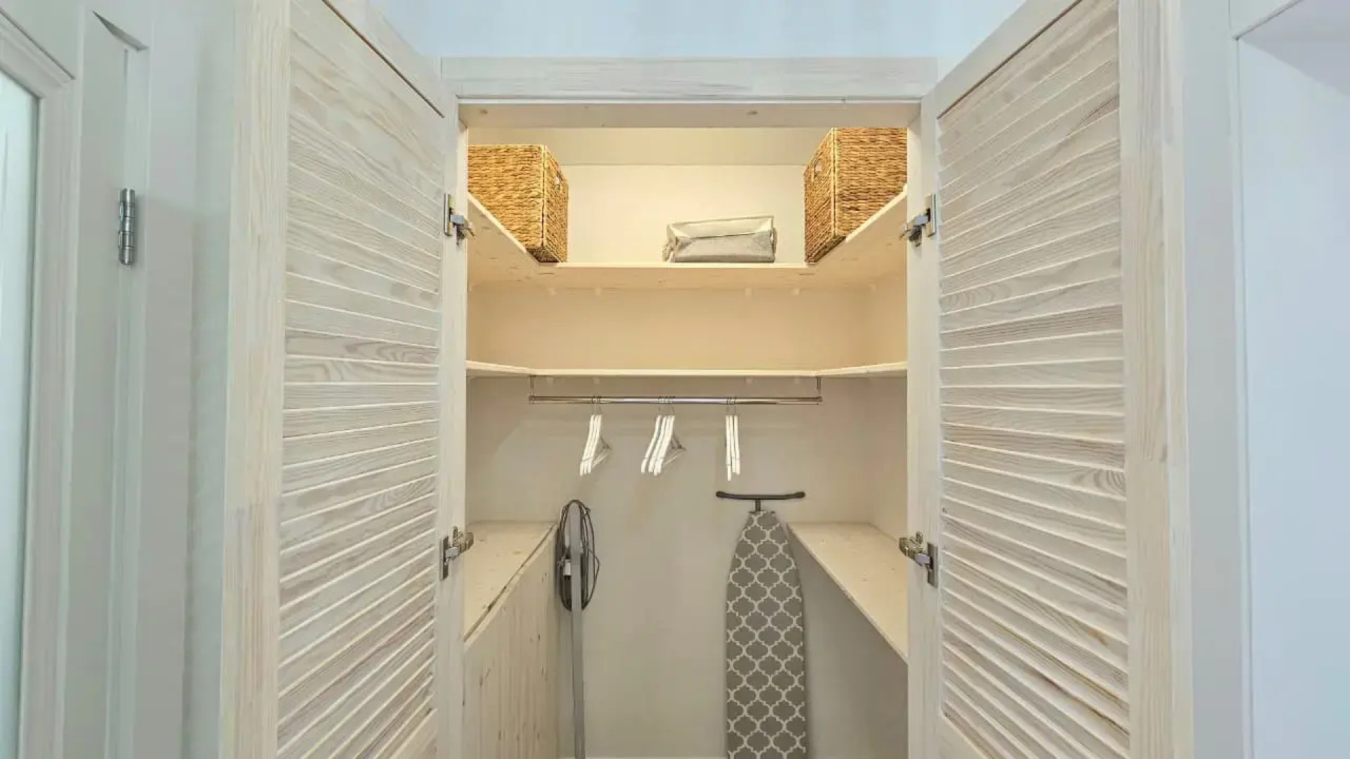 Квартира у Озера Кабан: Стильный Ремонт и Идеальное Расположение!