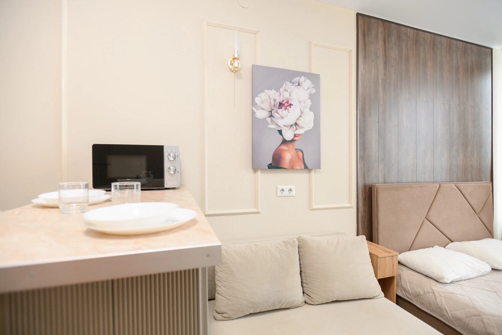 Апартаменты ApartHause с кофемашиной  рабочим местом и стильным дизайном