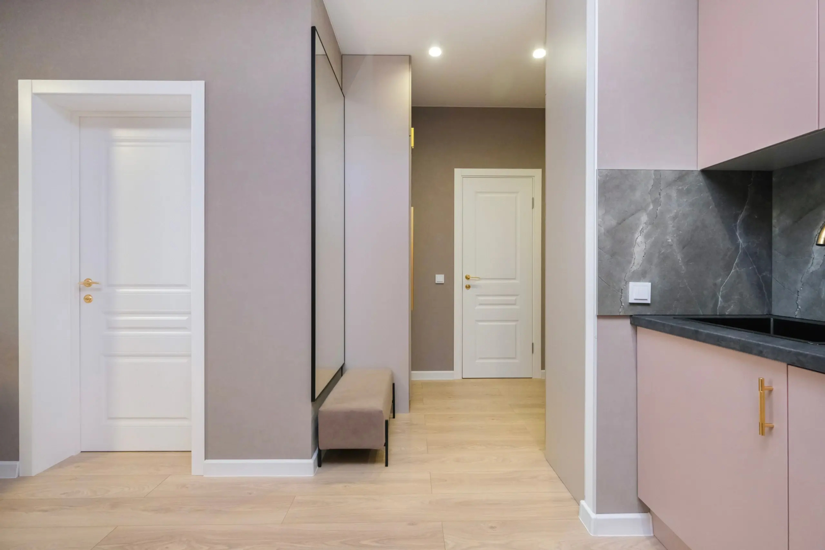 Большая Однокомнатная Квартира с Видом на Реку и Новым Ремонтом