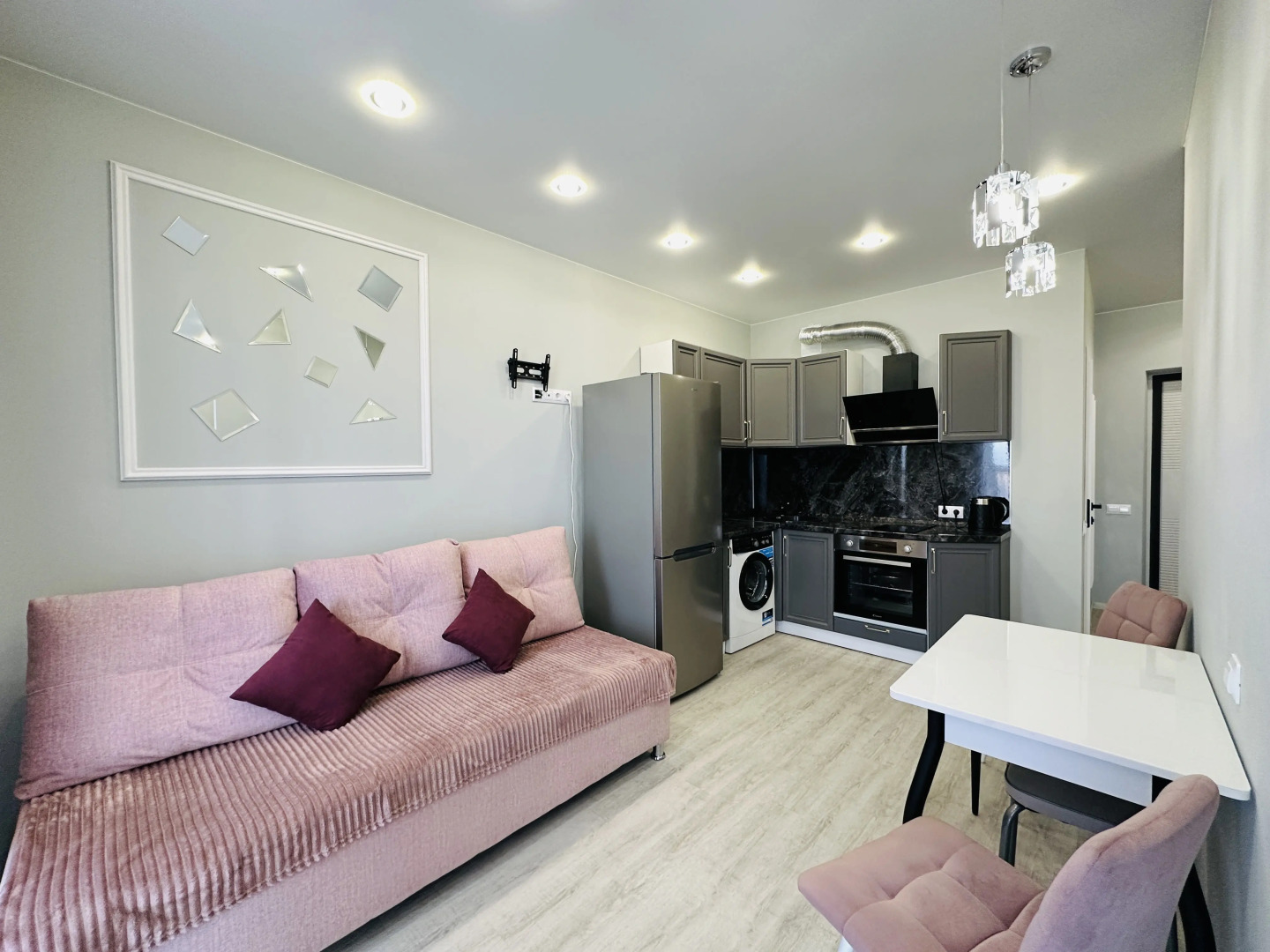 Квартира Nasutki38 люкс Зеркальное отражение