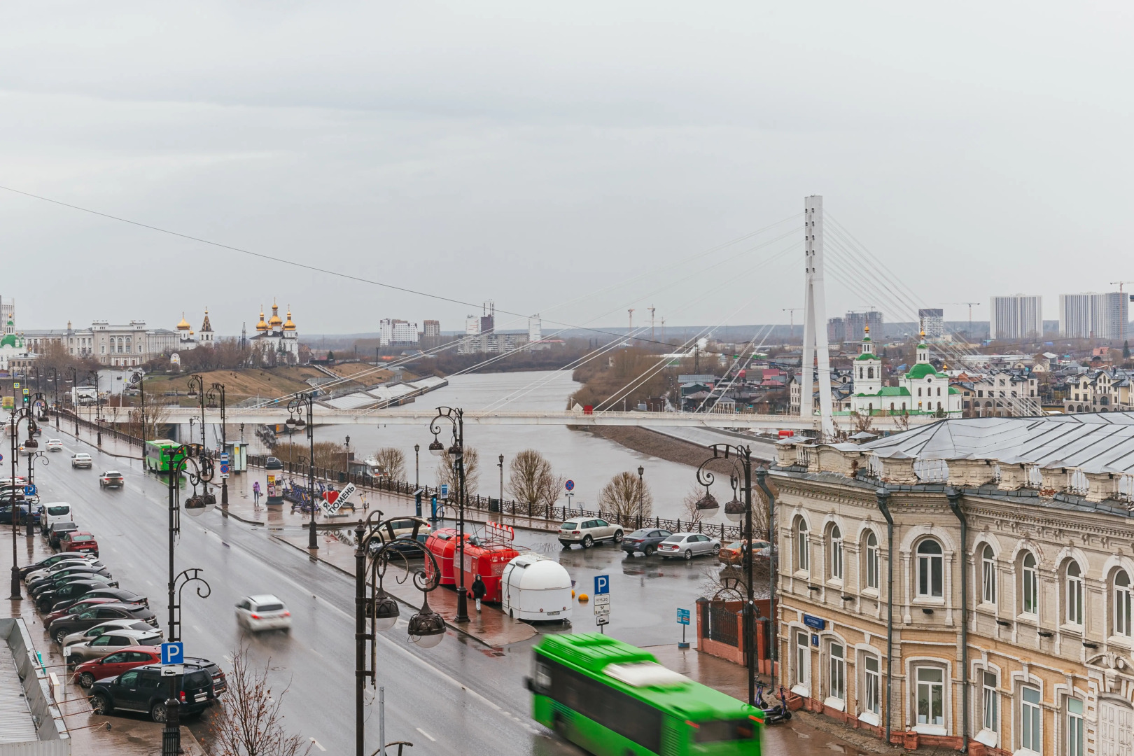 Апартаменты ROOM ROUR с видом на МОСТ ВЛЮБЛЕННЫХ