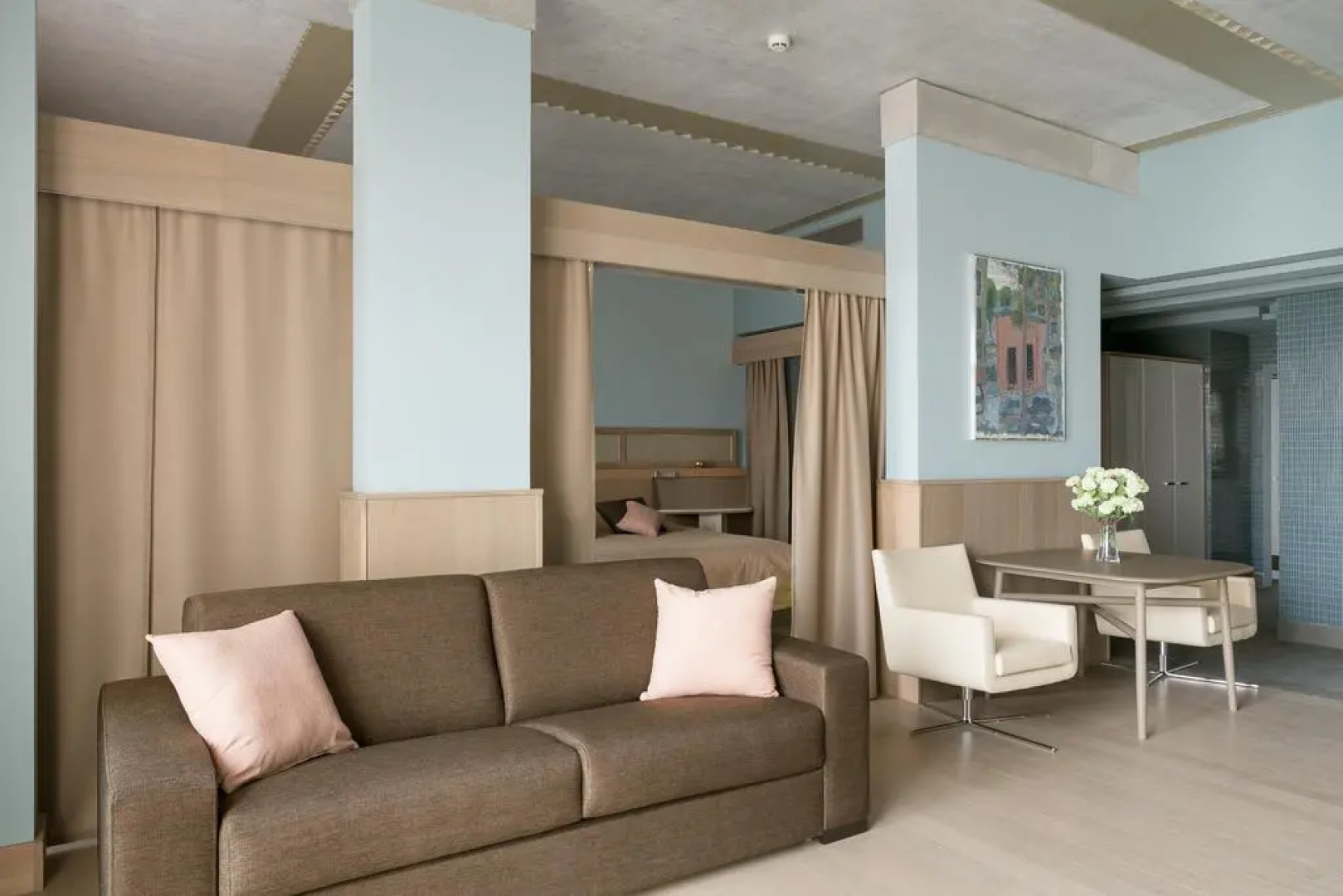 Отель Garden Embassy