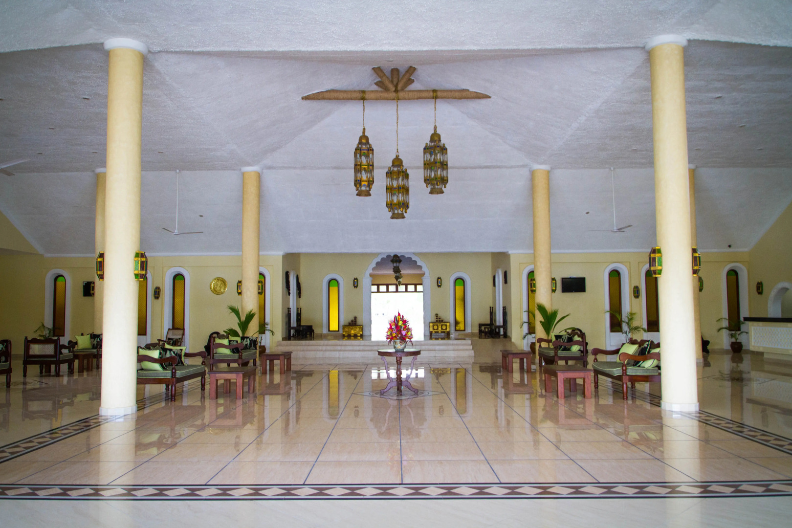 Отель Flamingo Beach Resort & Spa