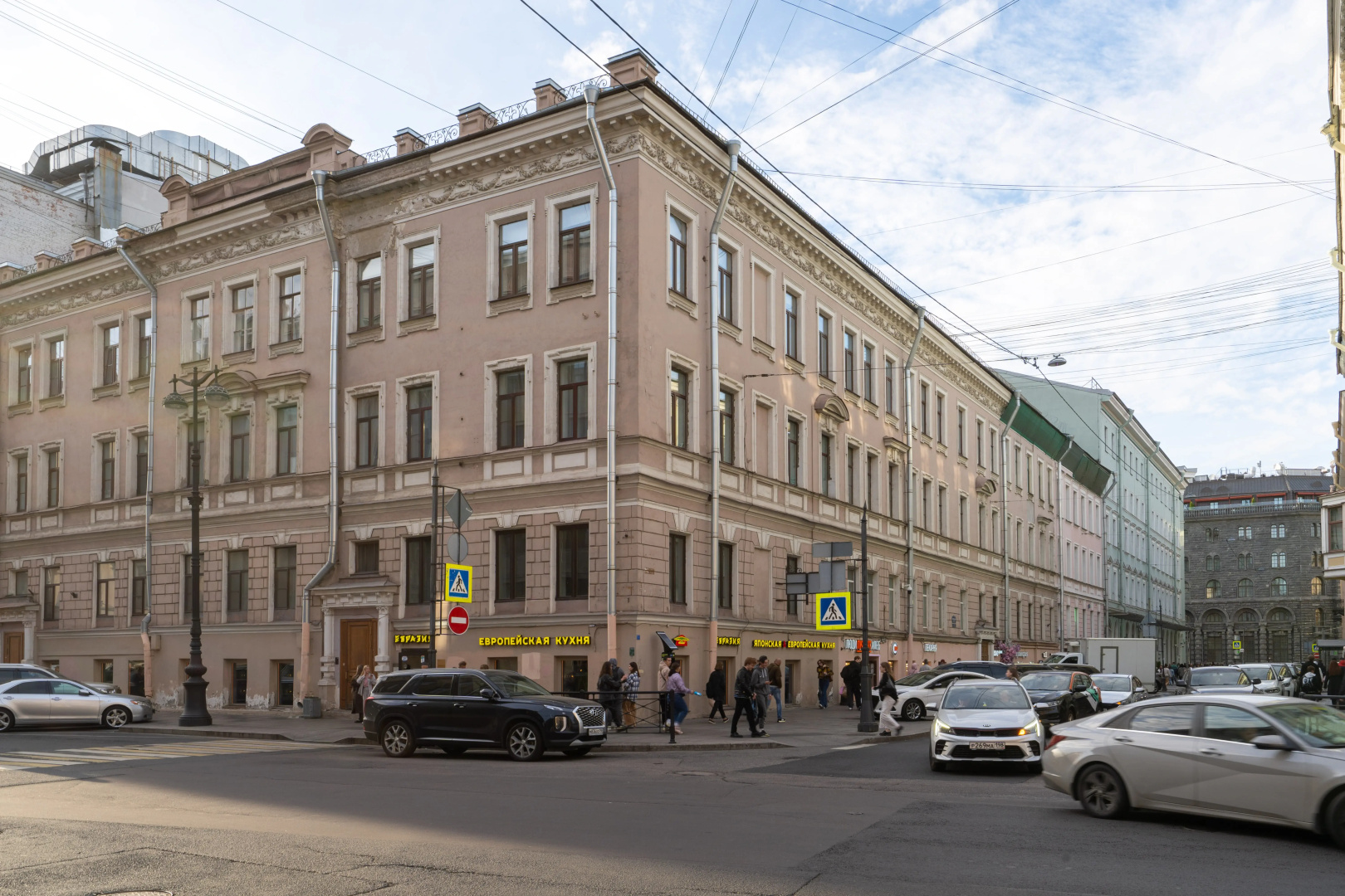 Квартира Светлая Просторная 3 Комнатная в Сердце Города