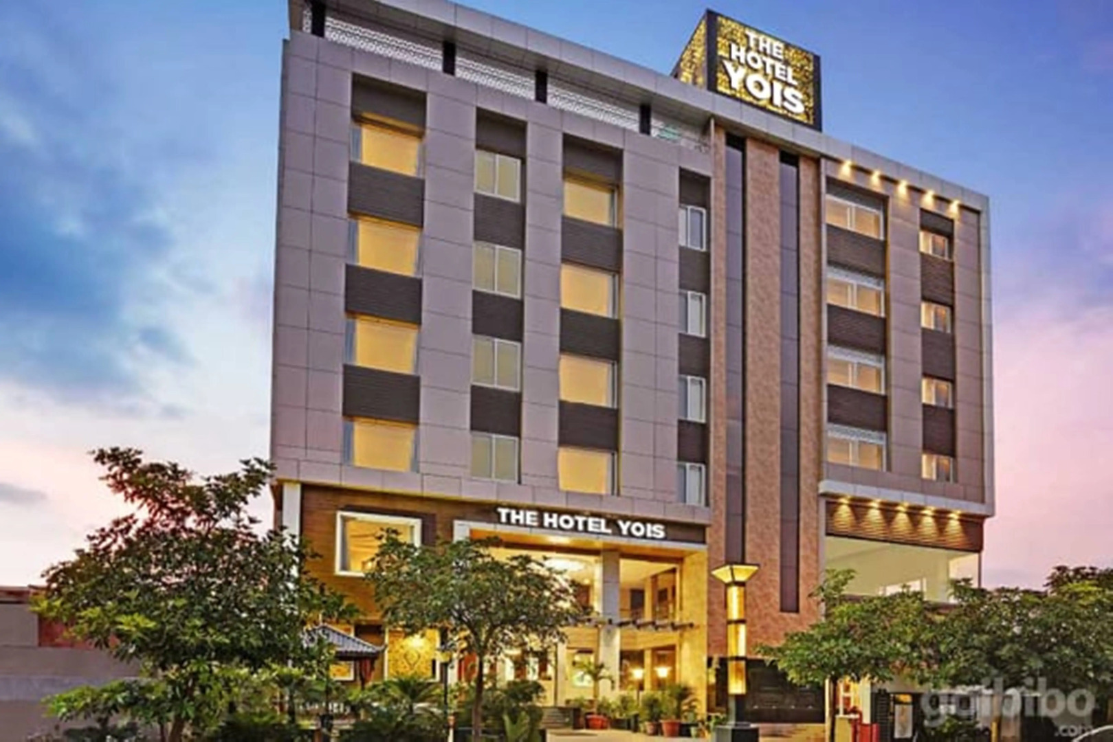 Отель Yois