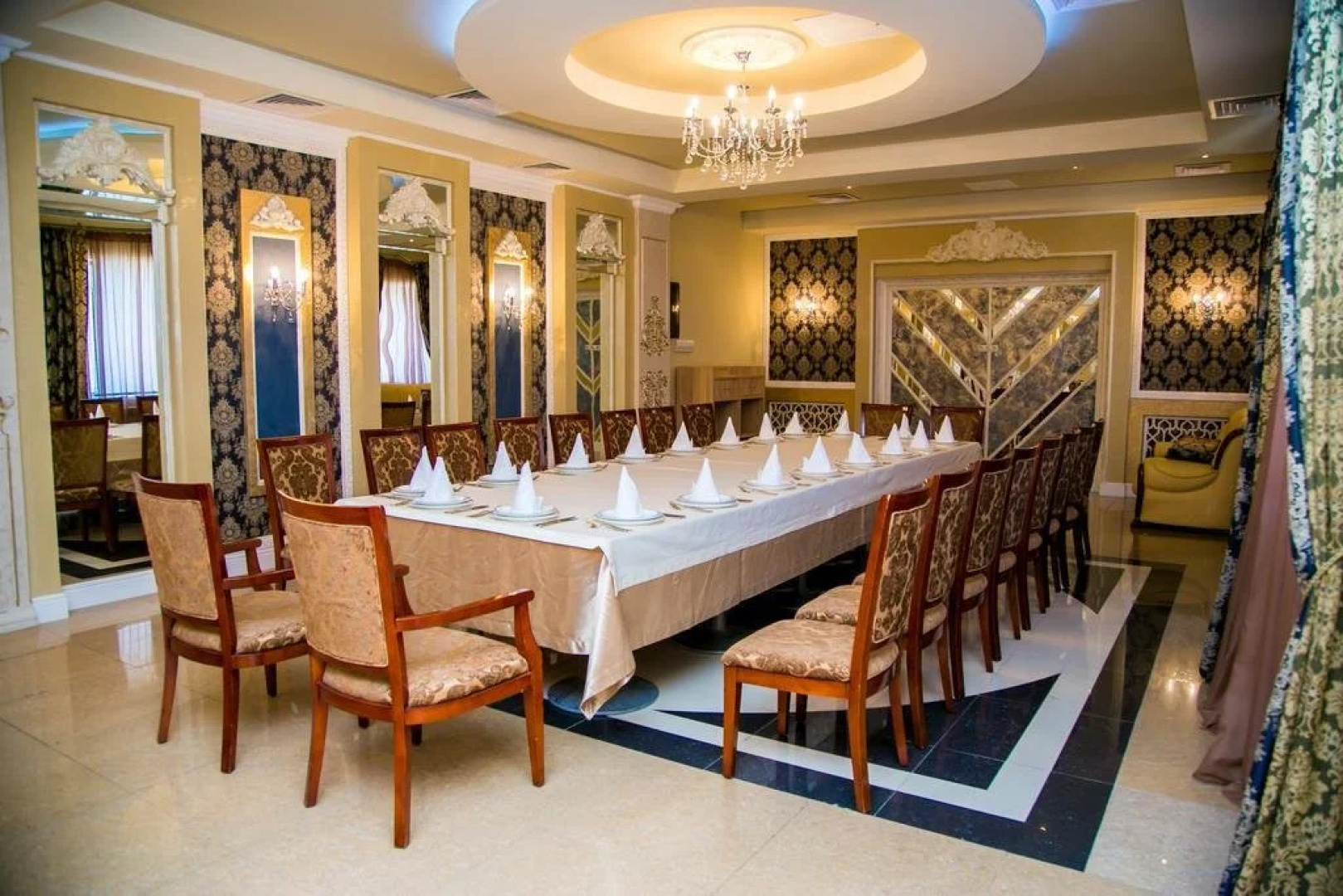 Отель Nomad Palace