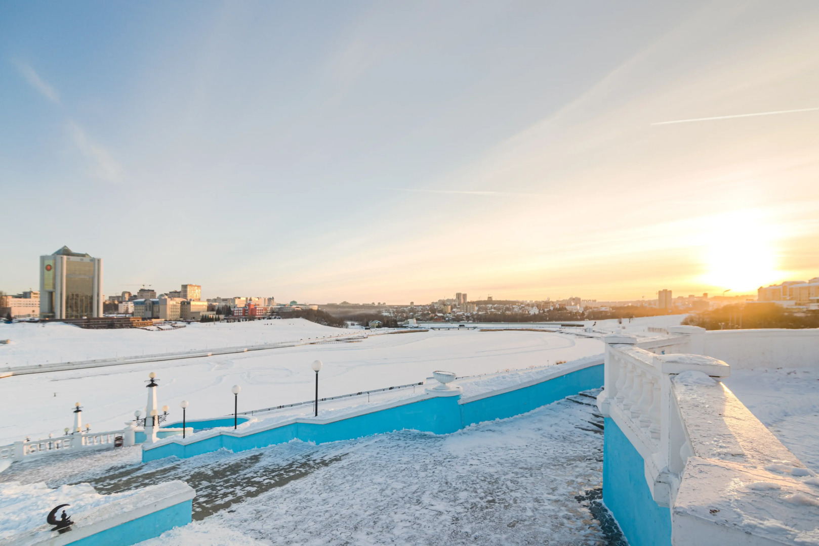 Квартира 1-к у залива на Маркова 8/2 от RentAp, 4 сп.места