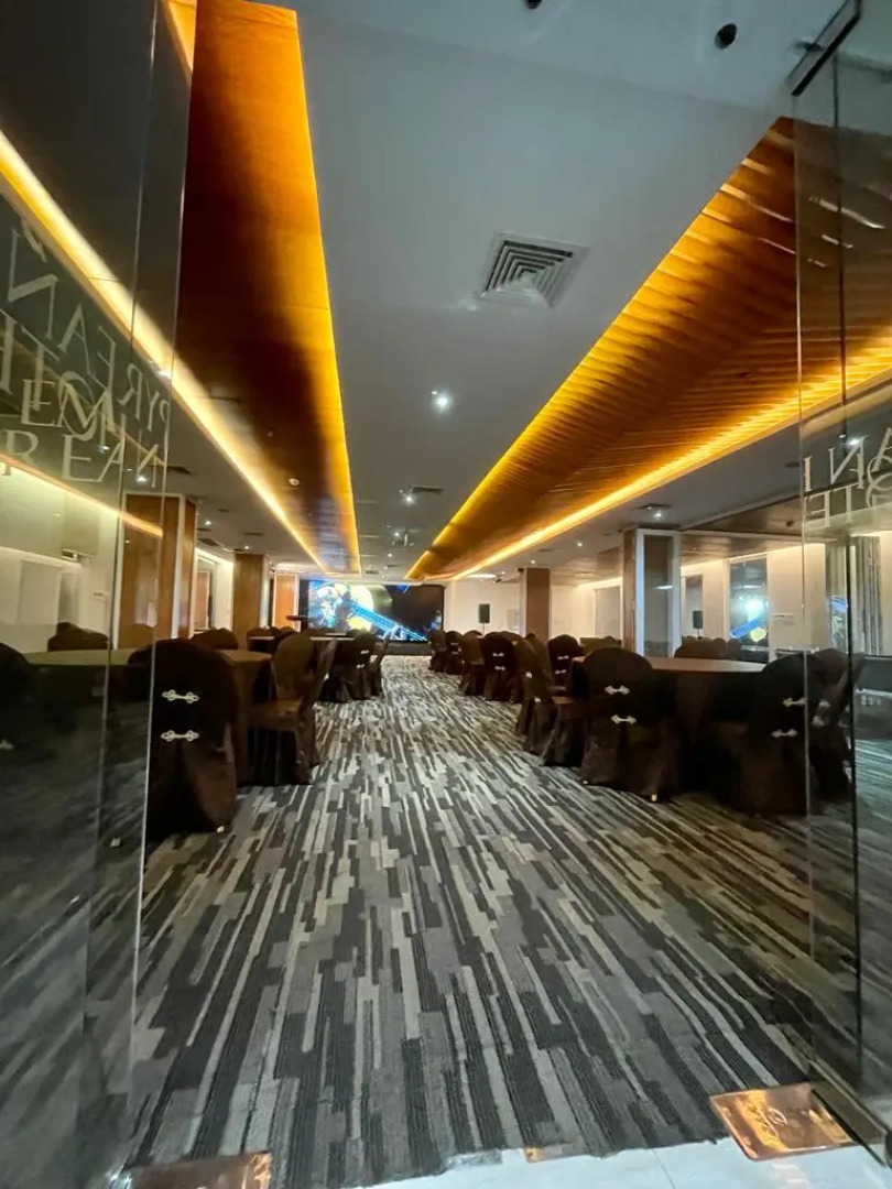 Отель Empyrean Dhaka City Centre