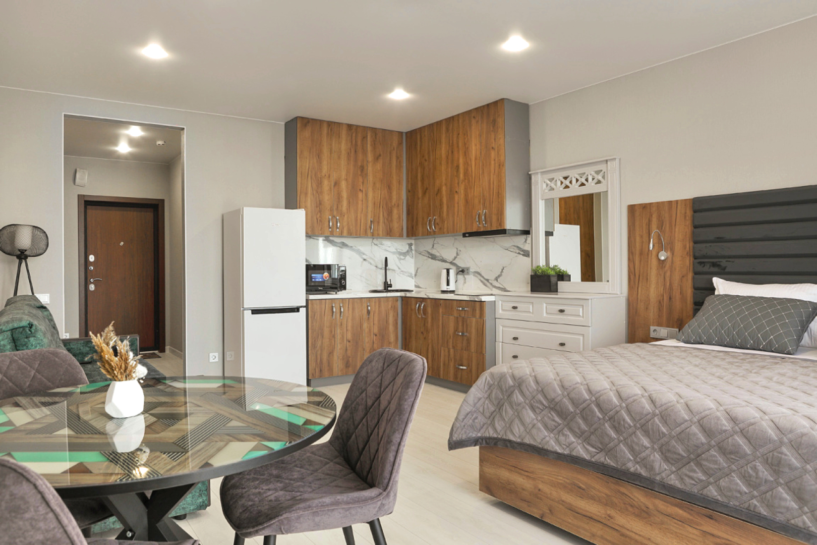 Апартаменты с бассейном с видом на море