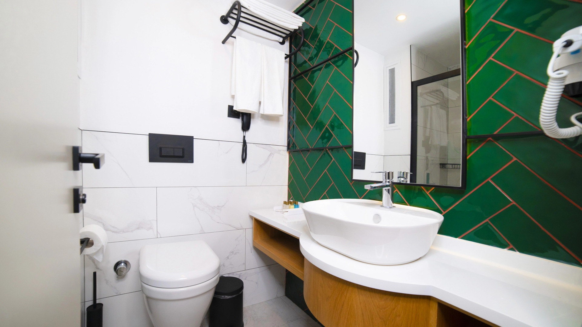 Отель Leaf Port Boutique