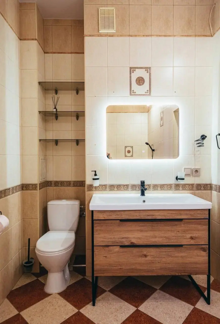 Частный дом в центре города с зеленым садом