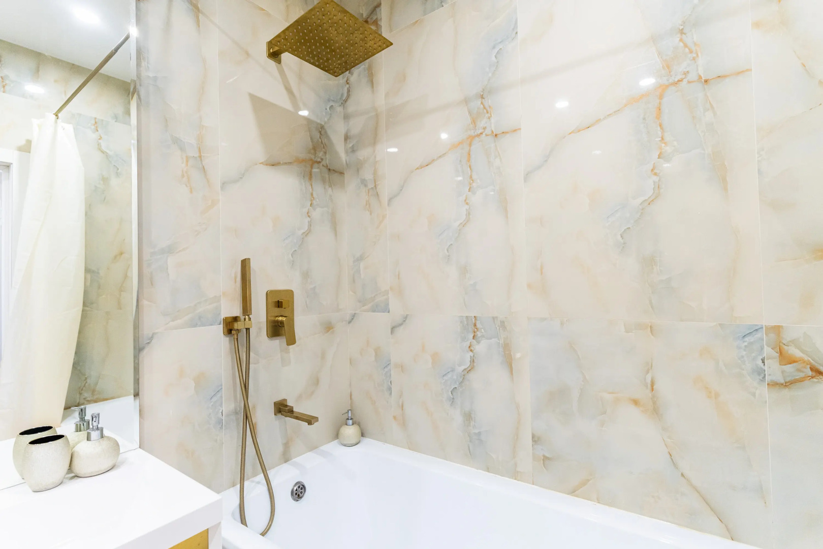 Апартаменты дизайнерские в центре Новороссийска от LetoApart