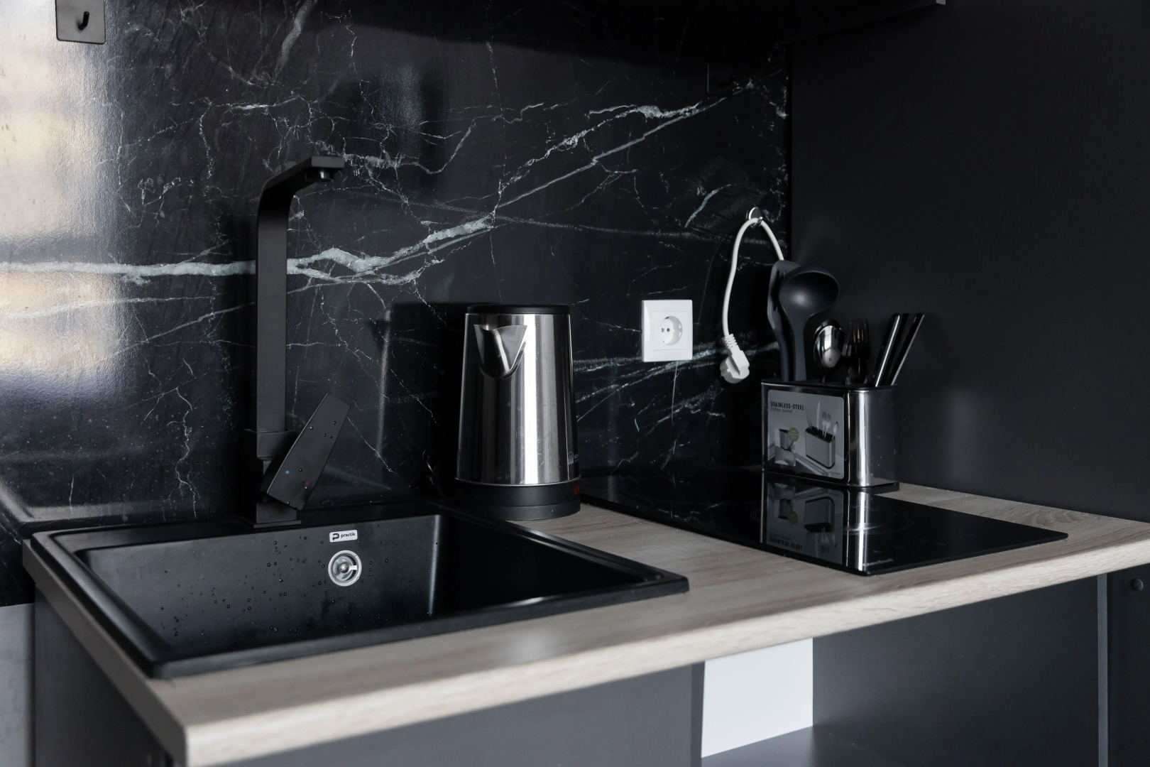 Апартаменты Студия на П. Романова