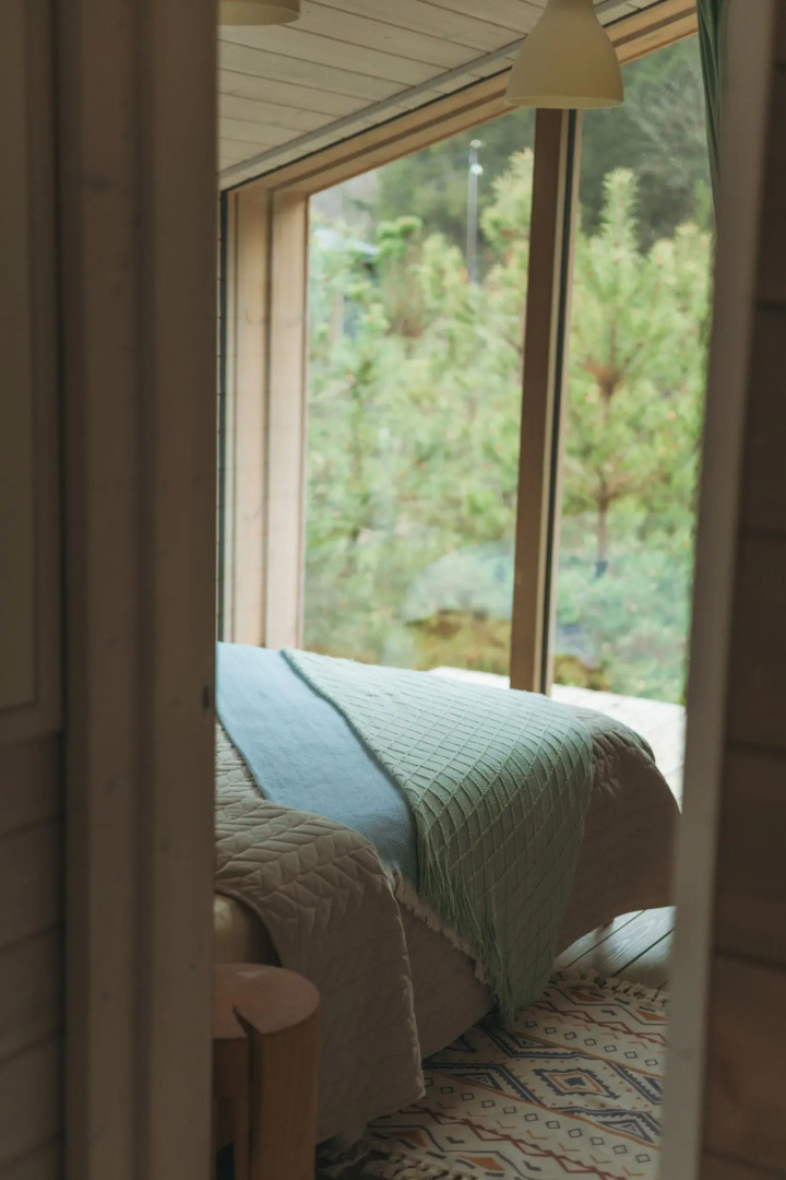 Частный дом с баней и чаном у воды и леса