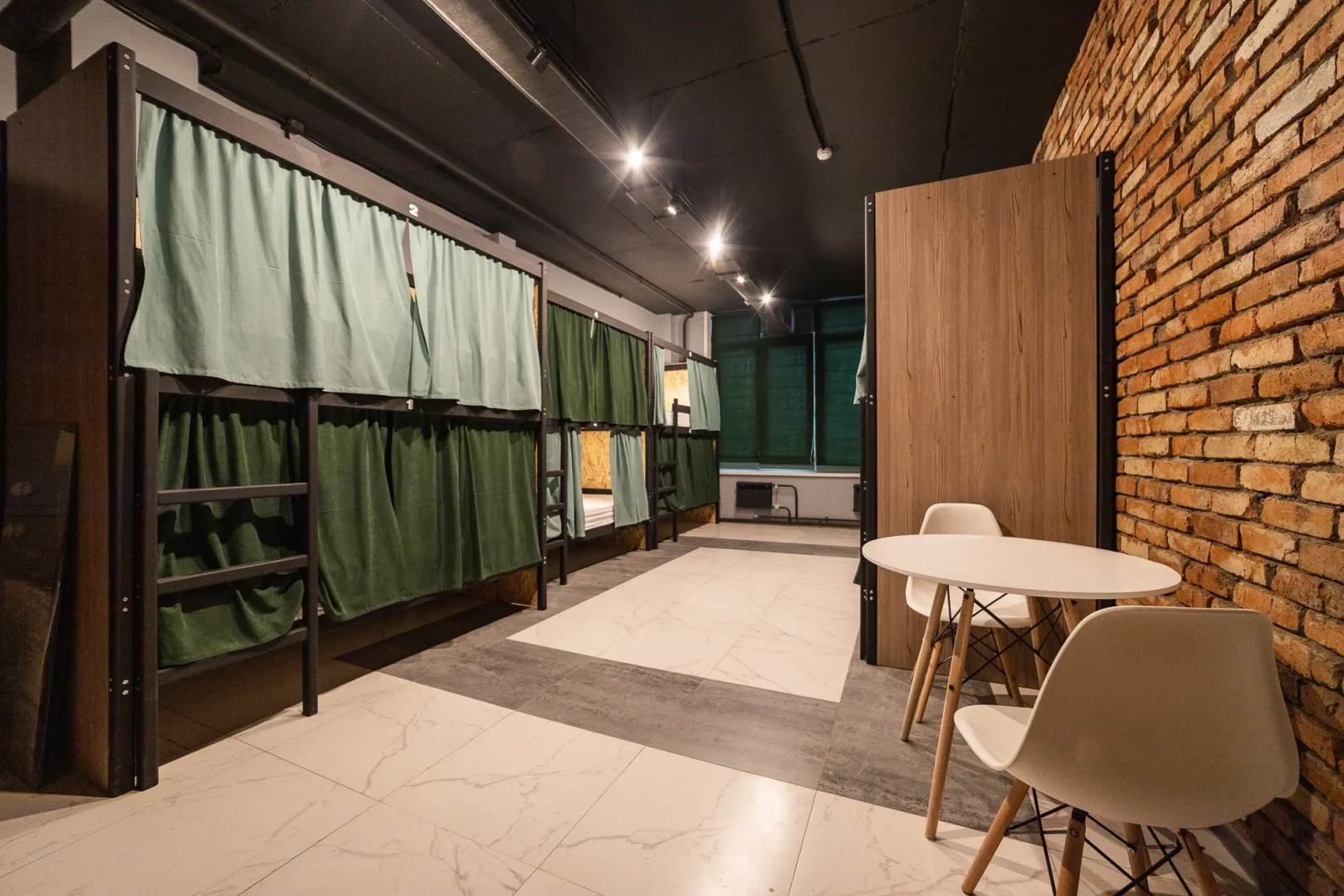 Хостел и Точка