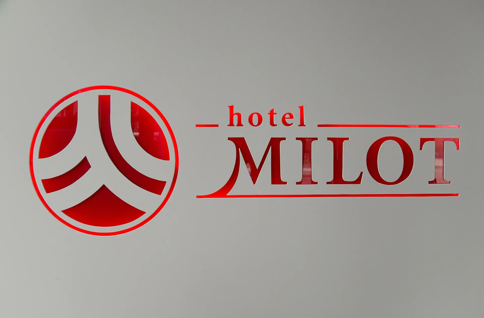 Отель Милот